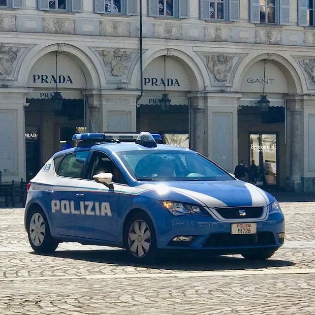 In carcere il “re delle spaccate”: ha distrutto almeno 7 vetrine per rubare nei negozi