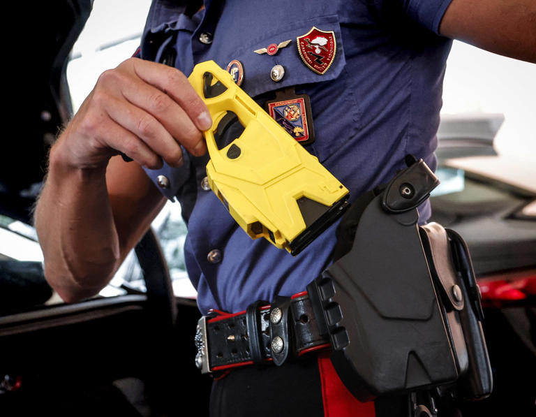 Taser ad Olbia: Arresto cardiaco per le sue patologie Taser ad Olbia: Arresto cardiaco per le sue patologie