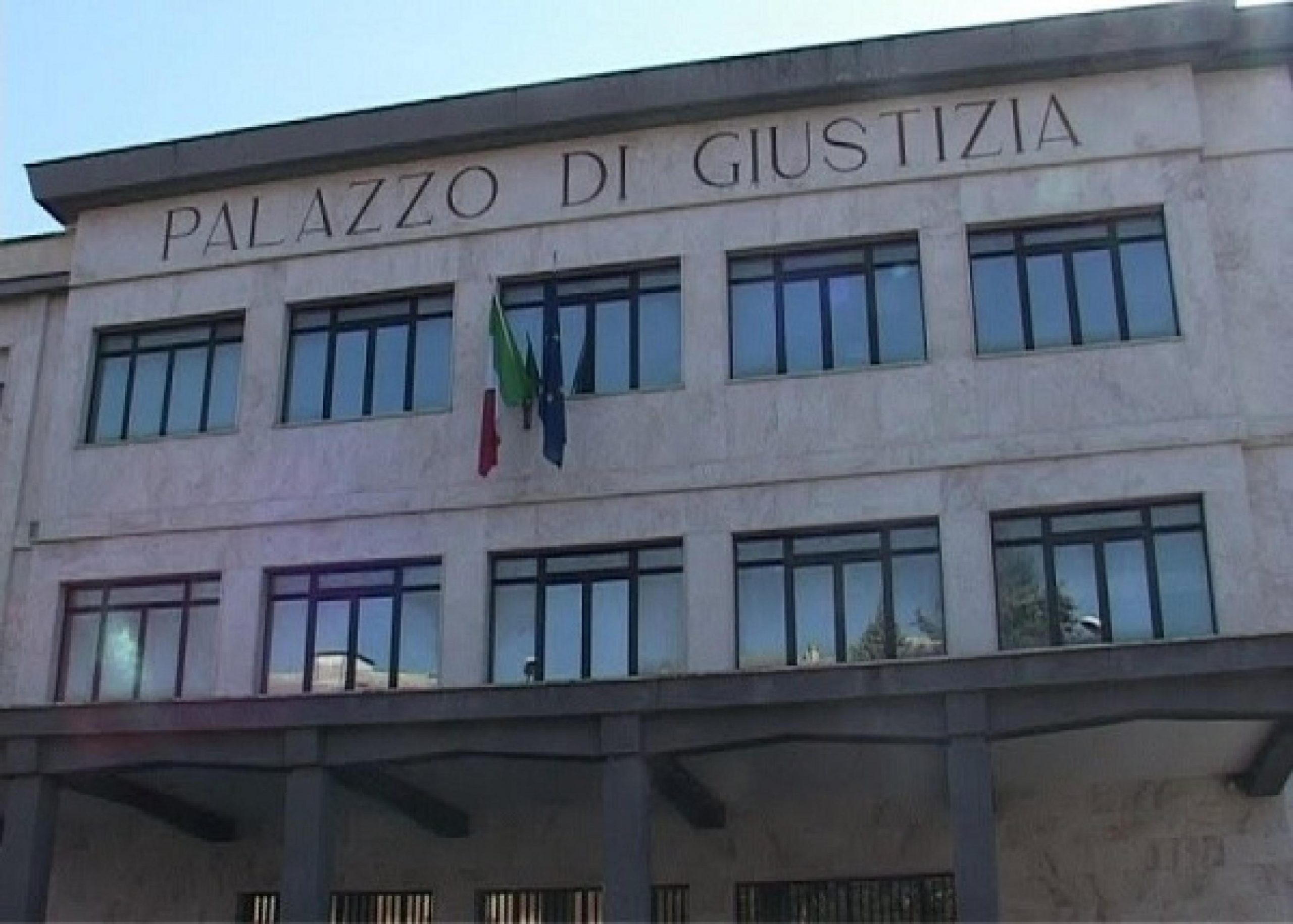 Sulmona, 12enne abusata e filmata