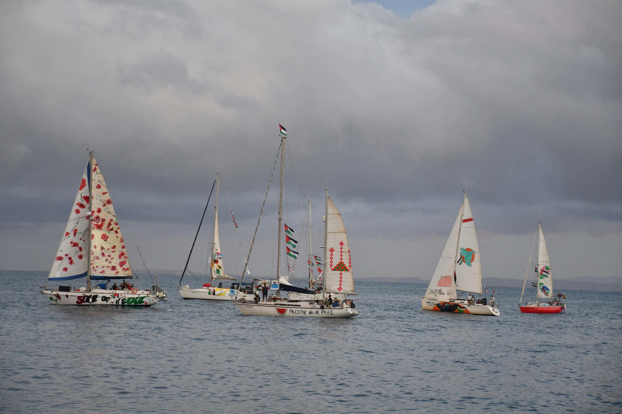 la flotilla con gli aiuti umanitari 232 a poco pi249 di un giorno di navigazione da gaza