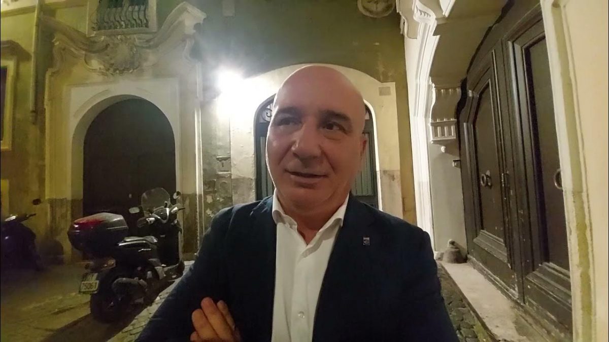 Tensione nel centrodestra tra Forza Italia e Noi Moderati per gli spostamenti interni