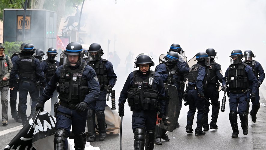 la francia ribolle contro macron