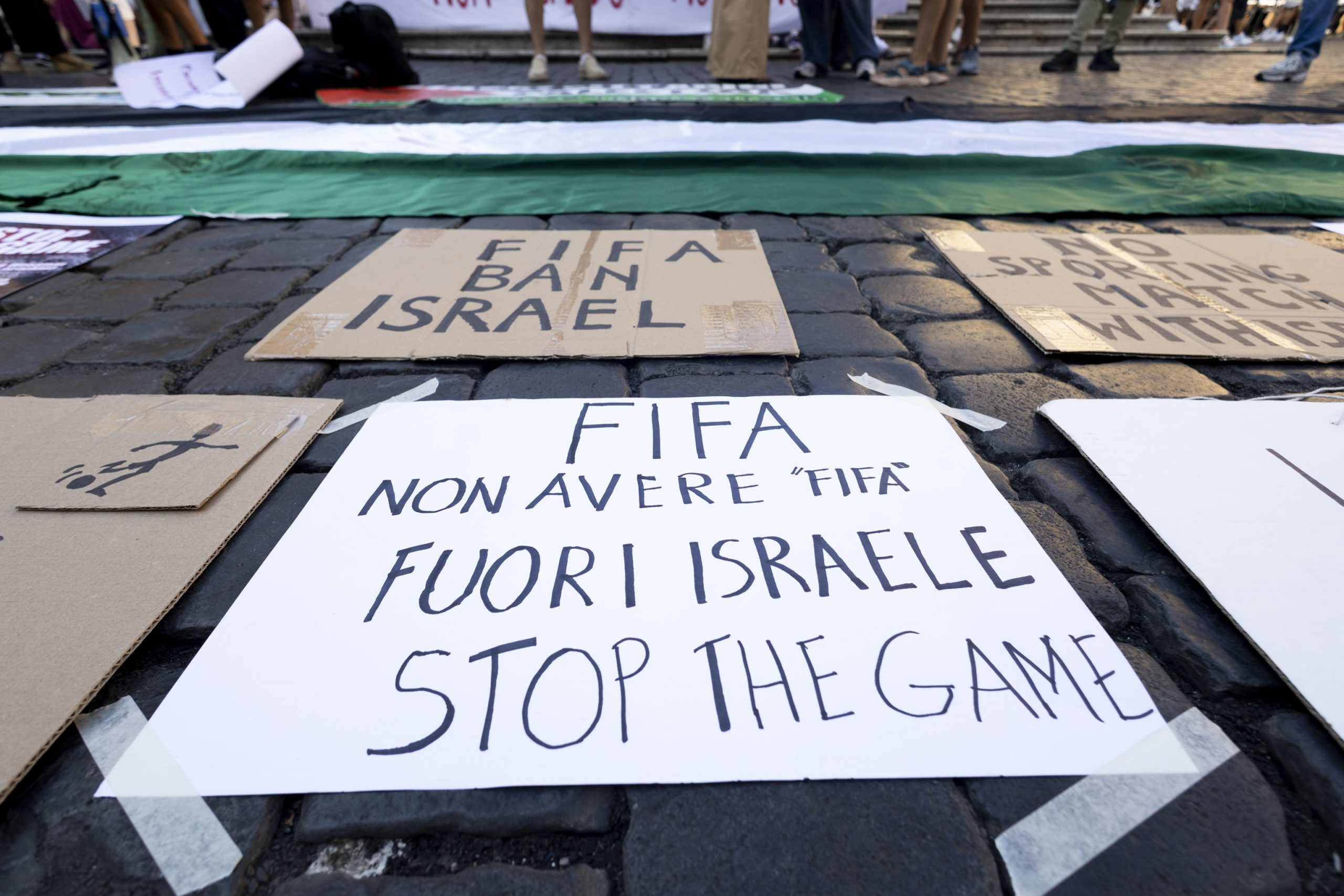 Ipocrisia in campo: “Italia Israele si può giocare” Ipocrisia in campo: “Italia Israele si può giocare”