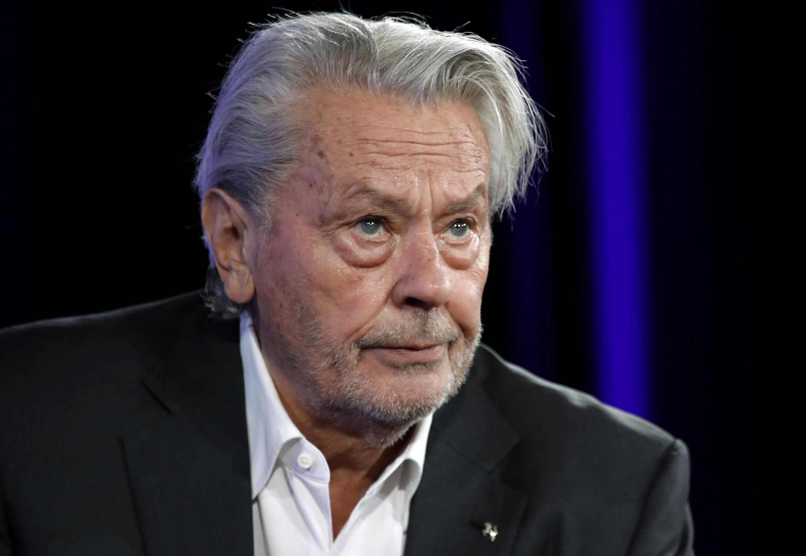 chiesto l8217annullamento del testamento di alain delon