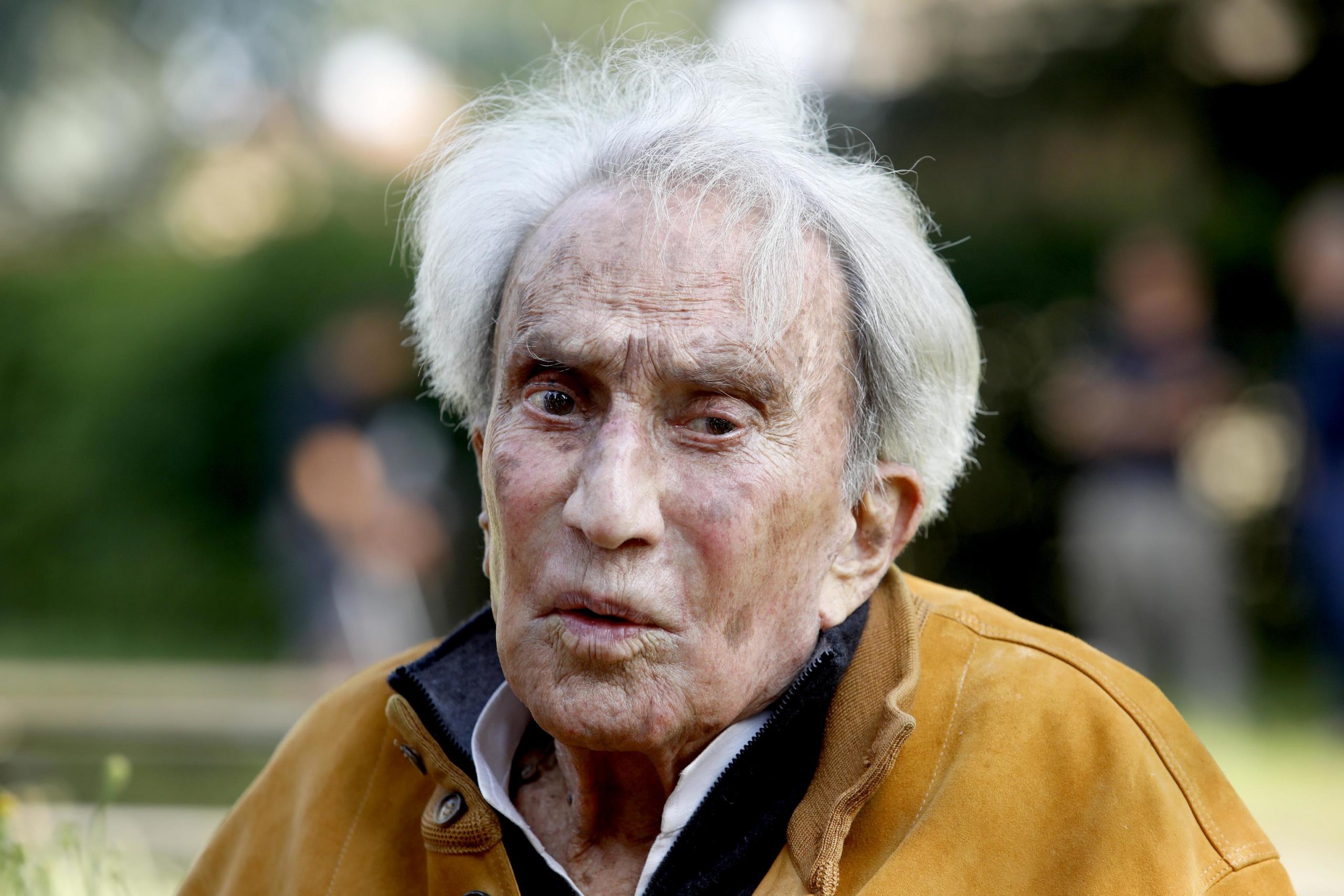 Emilio Fede versa in condizioni critiche Emilio Fede versa in condizioni critiche