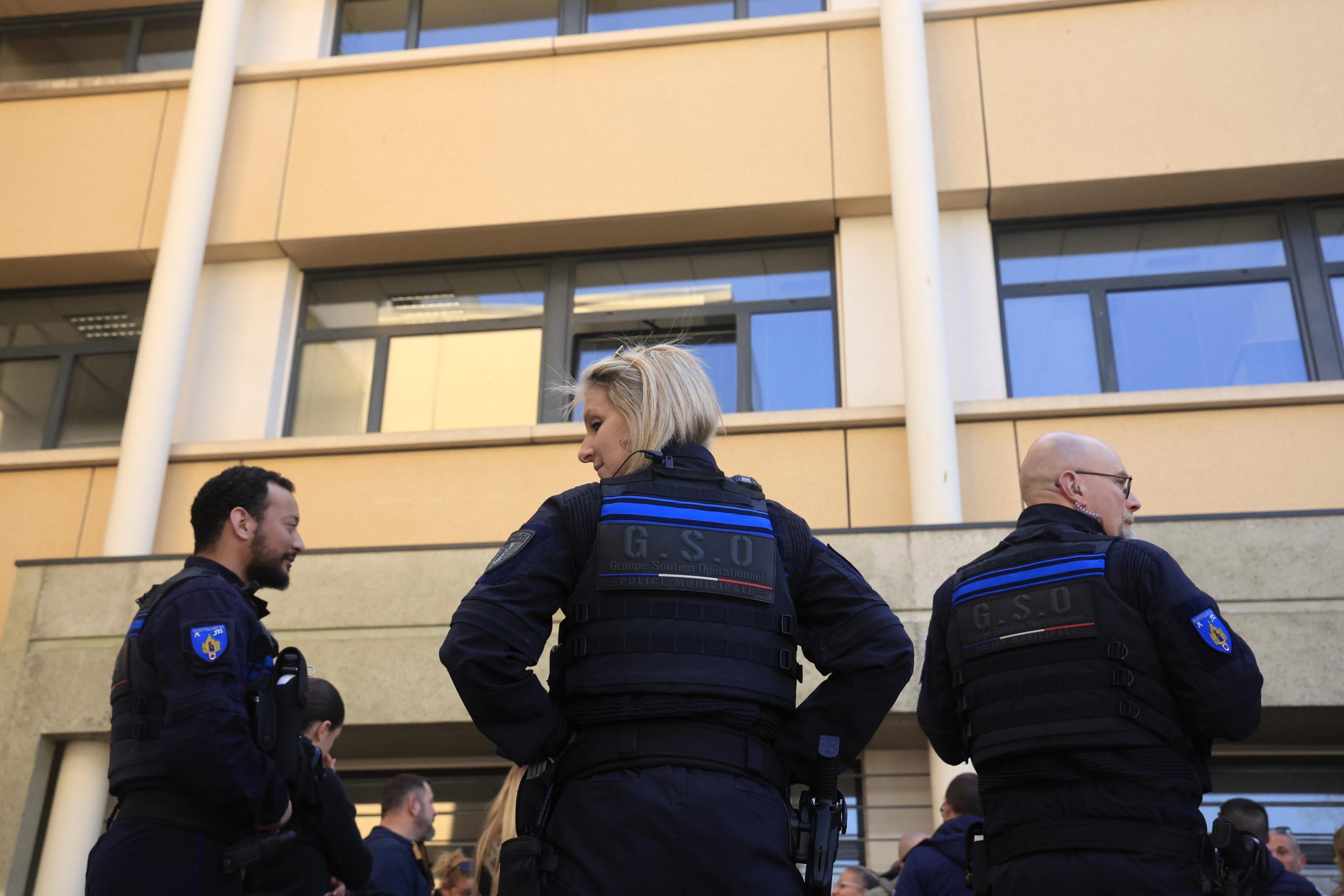 marsiglia uomo accoltella pi249 persone in un hotel ucciso dalla polizia