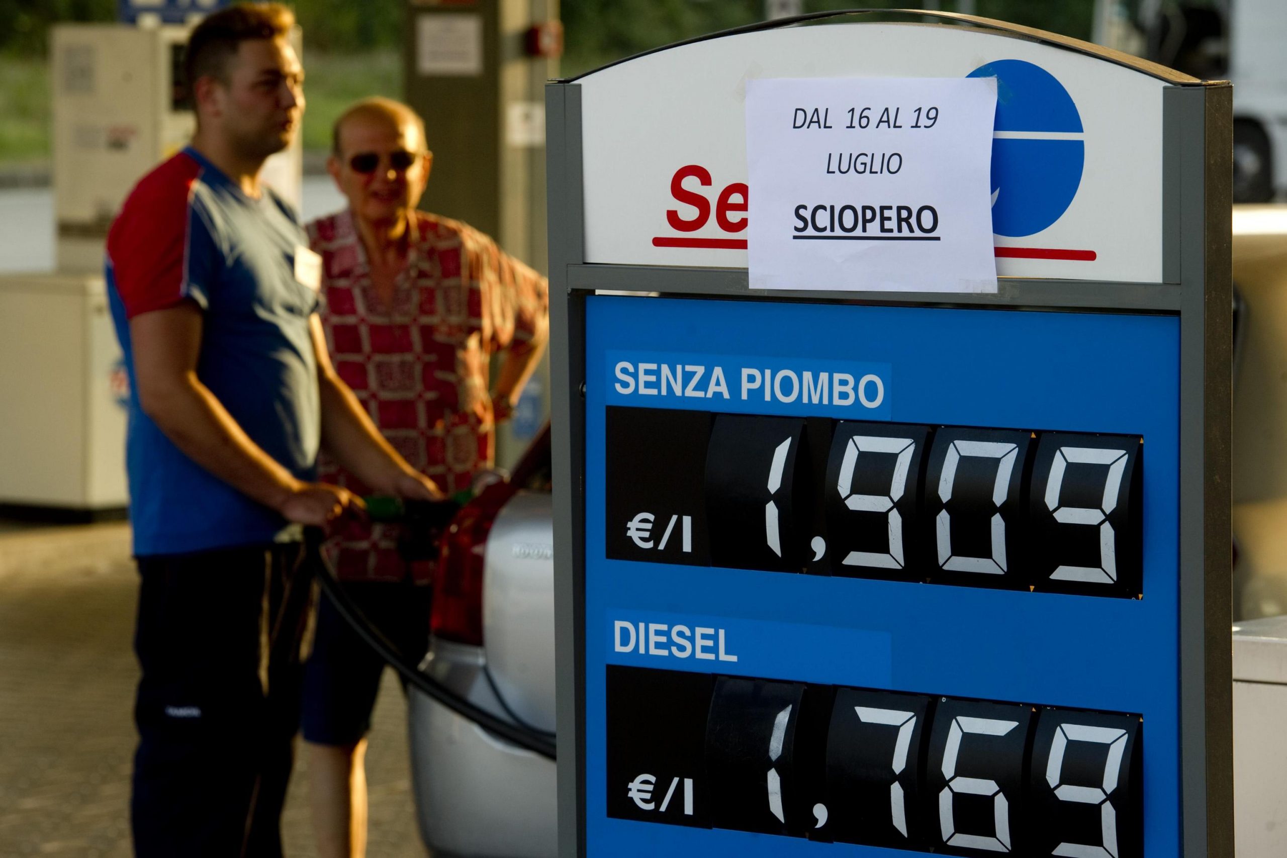 Carburanti, tregua d’agosto ma l’Italia resta tra le più care d’Europa Carburanti, tregua d’agosto ma l’Italia resta tra le più care d’Europa