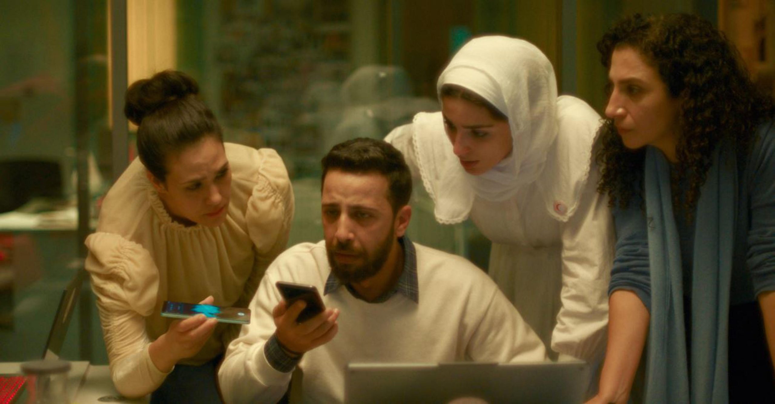 La voce di Gaza diventa memoria collettiva. Il film racconta l’angoscia di un dramma. La voce di Gaza diventa memoria collettiva. Il film racconta l’angoscia di un dramma.