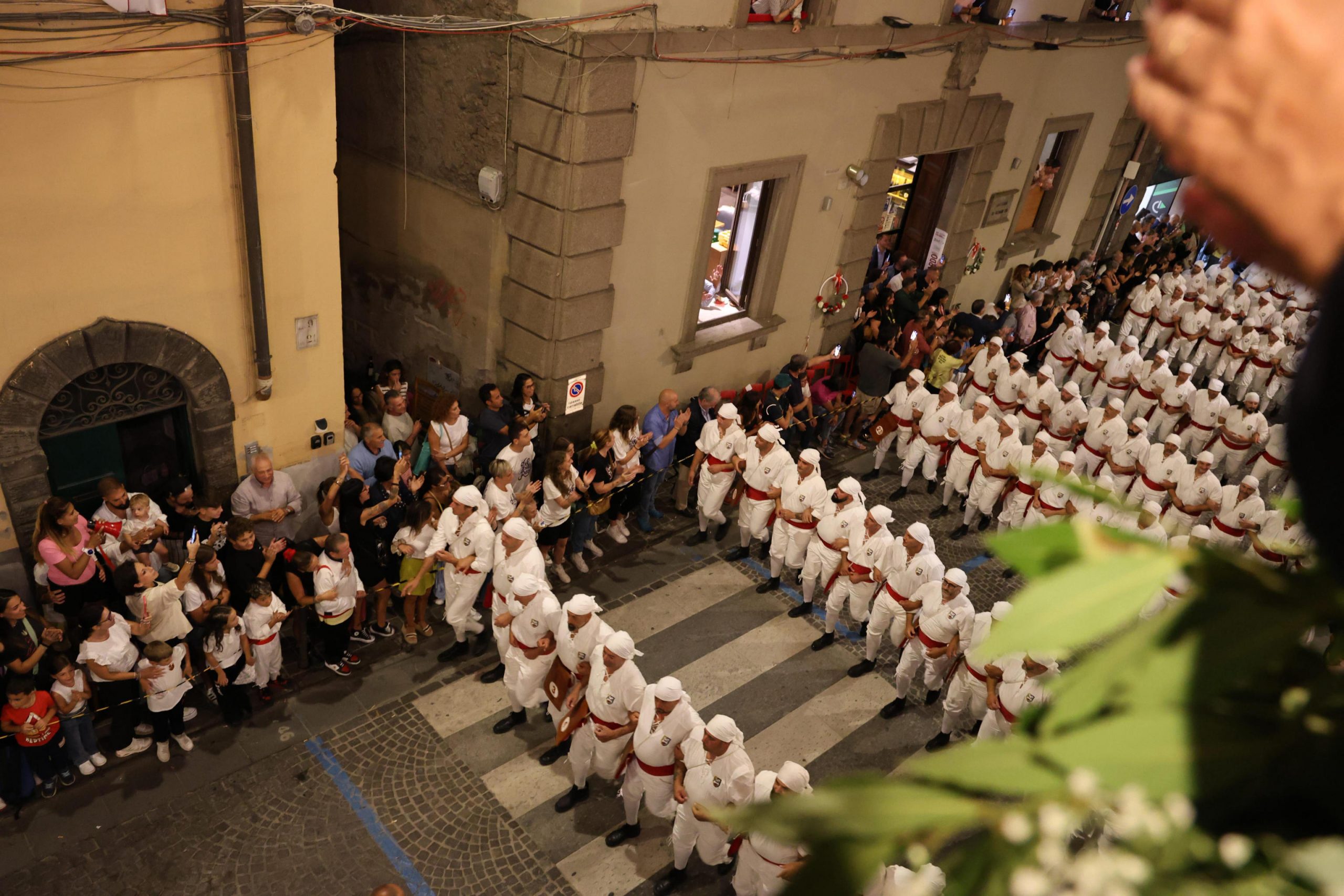 Viterbo, sventato attentato alla Macchina di Santa Rosa: due arresti e processione a luci accese per la prima volta Viterbo, sventato attentato alla Macchina di Santa Rosa: due arresti e processione a luci accese per la prima volta