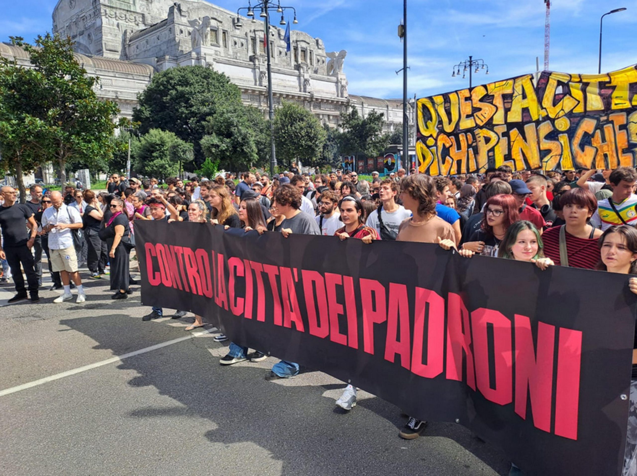 Manifestazione a Milano per Leoncavallo: chi c’è e chi no