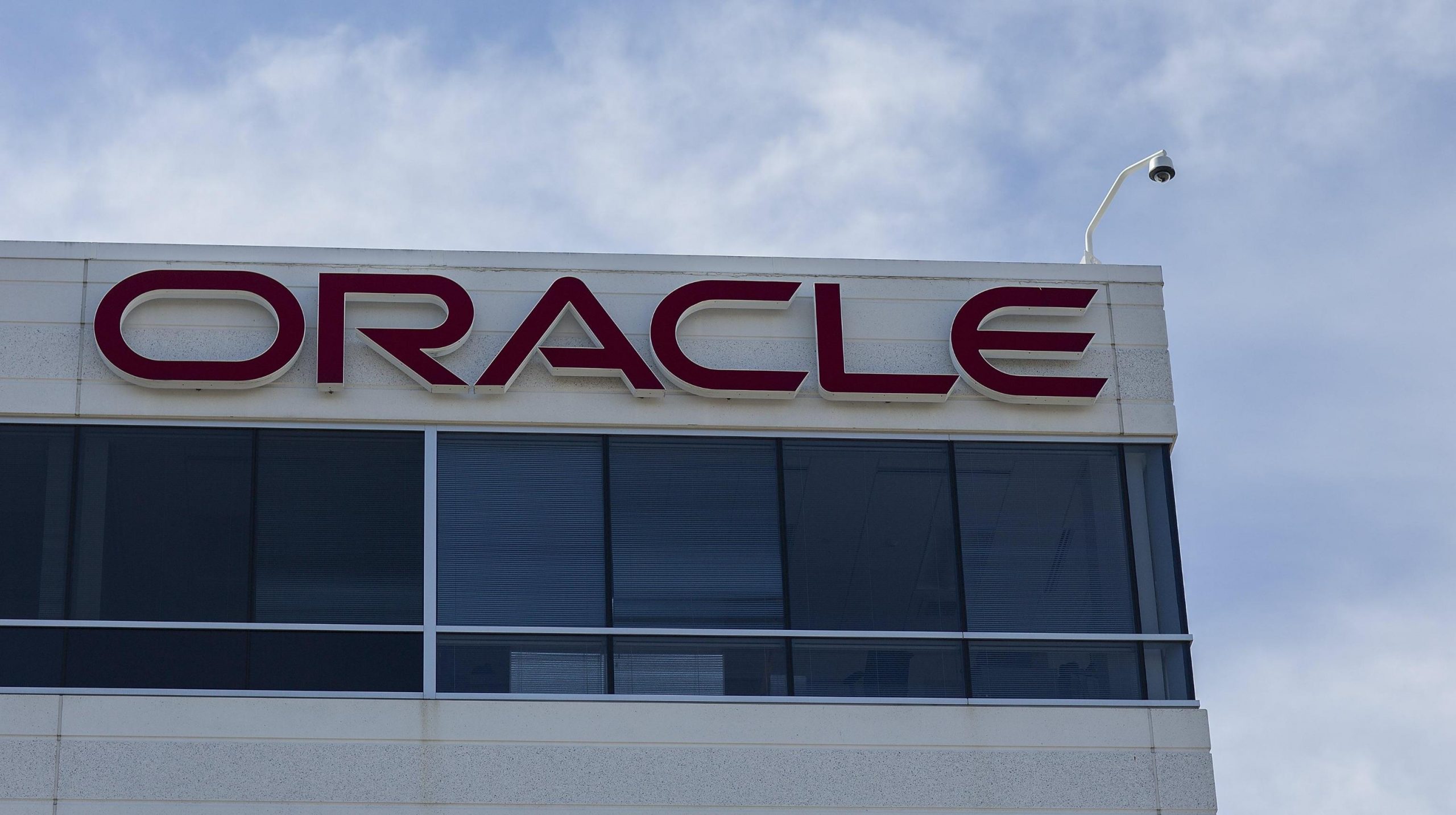 Cloud e Ai fanno ricca Oracle: azioni su del 33% in pre market Cloud e Ai fanno ricca Oracle: azioni su del 33% in pre market