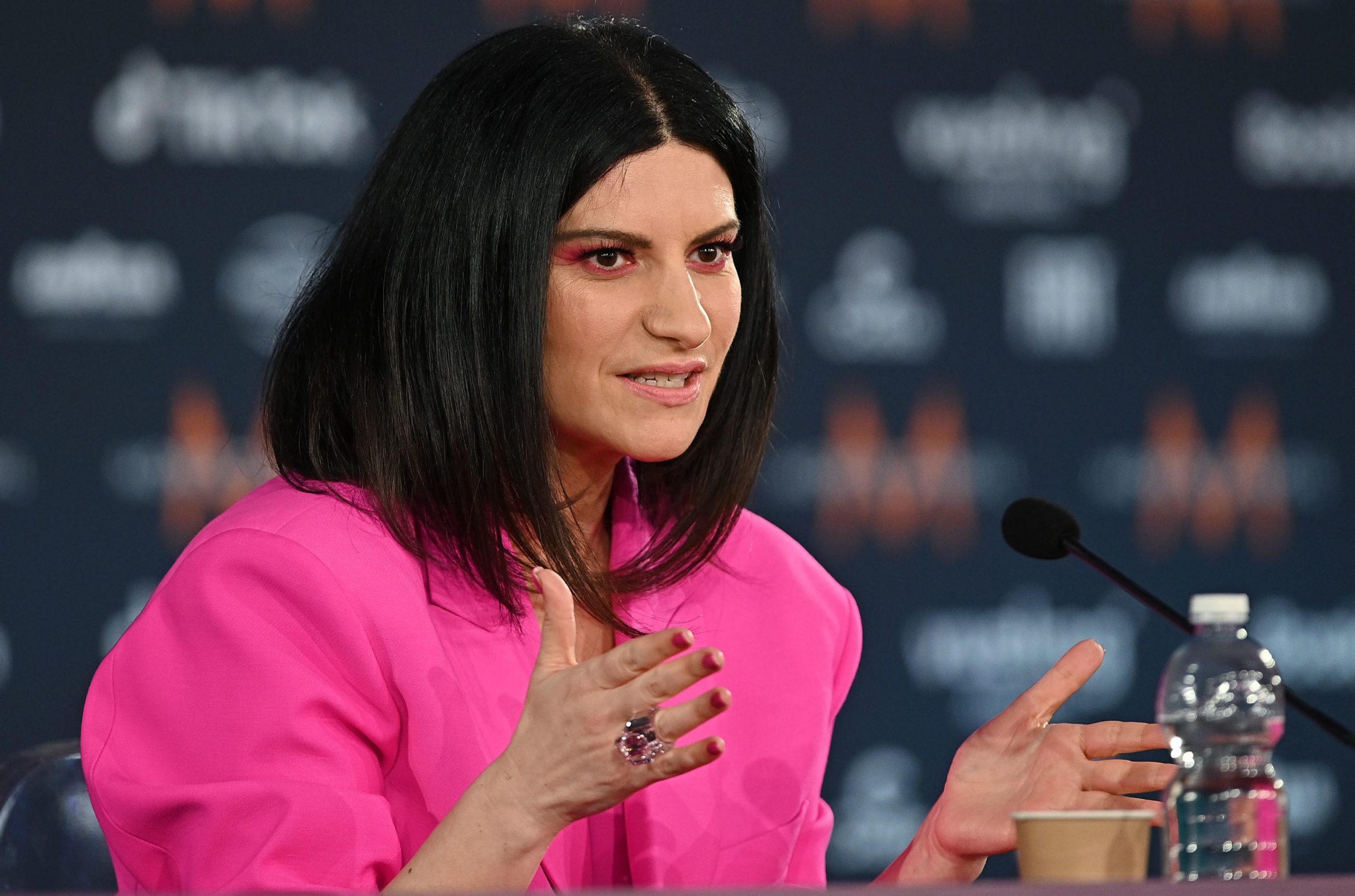 polemica pausini grignani per la mia storia tra le dita cosa succede