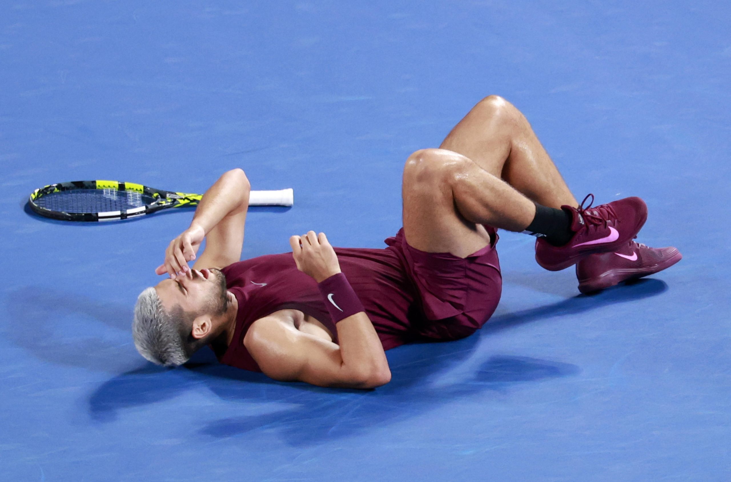 ATP Tokyo: Alcaraz vola al secondo turno nonostante un problema alla caviglia