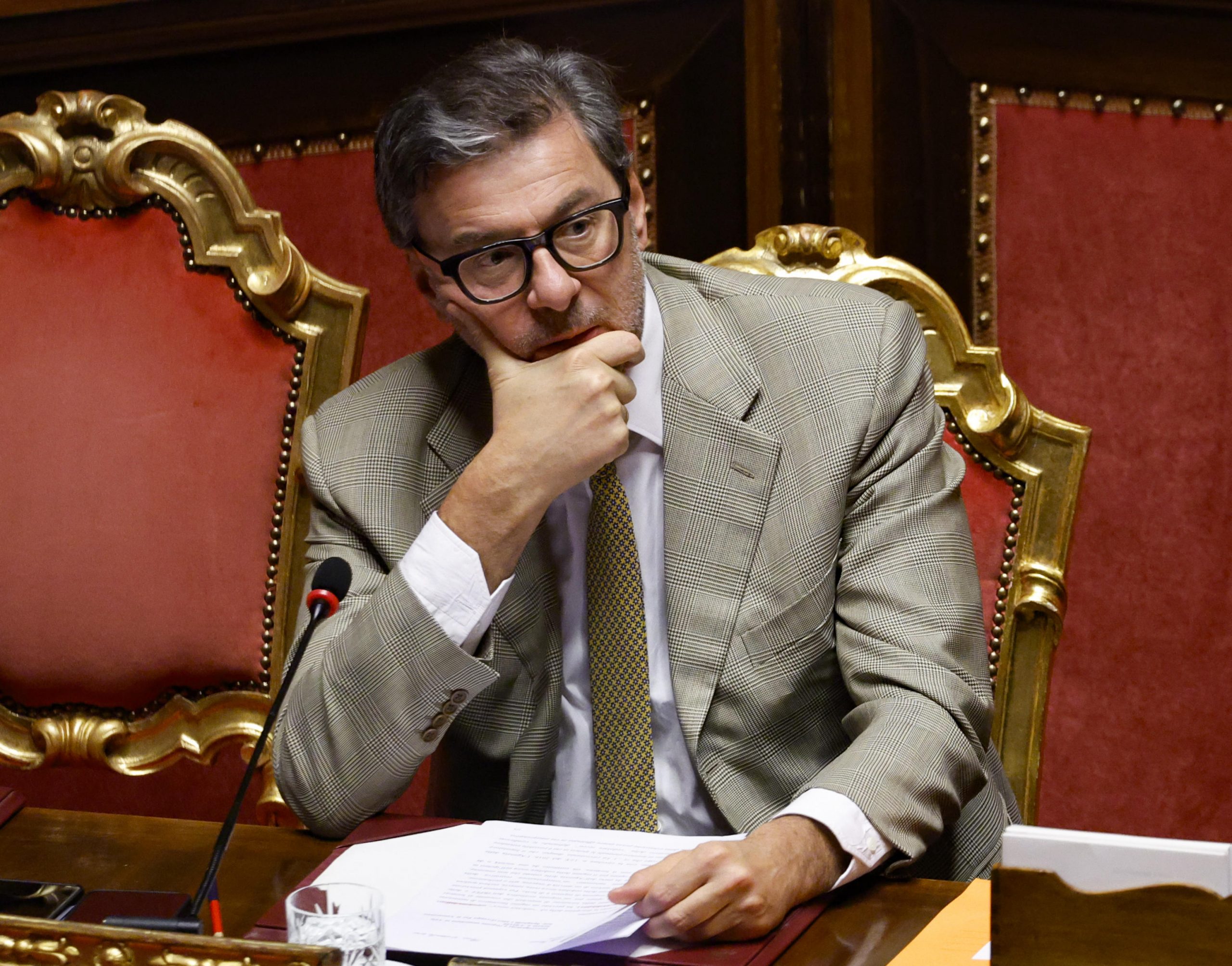 tutti in fila al mef i nodi deficit e armi sulla manovra