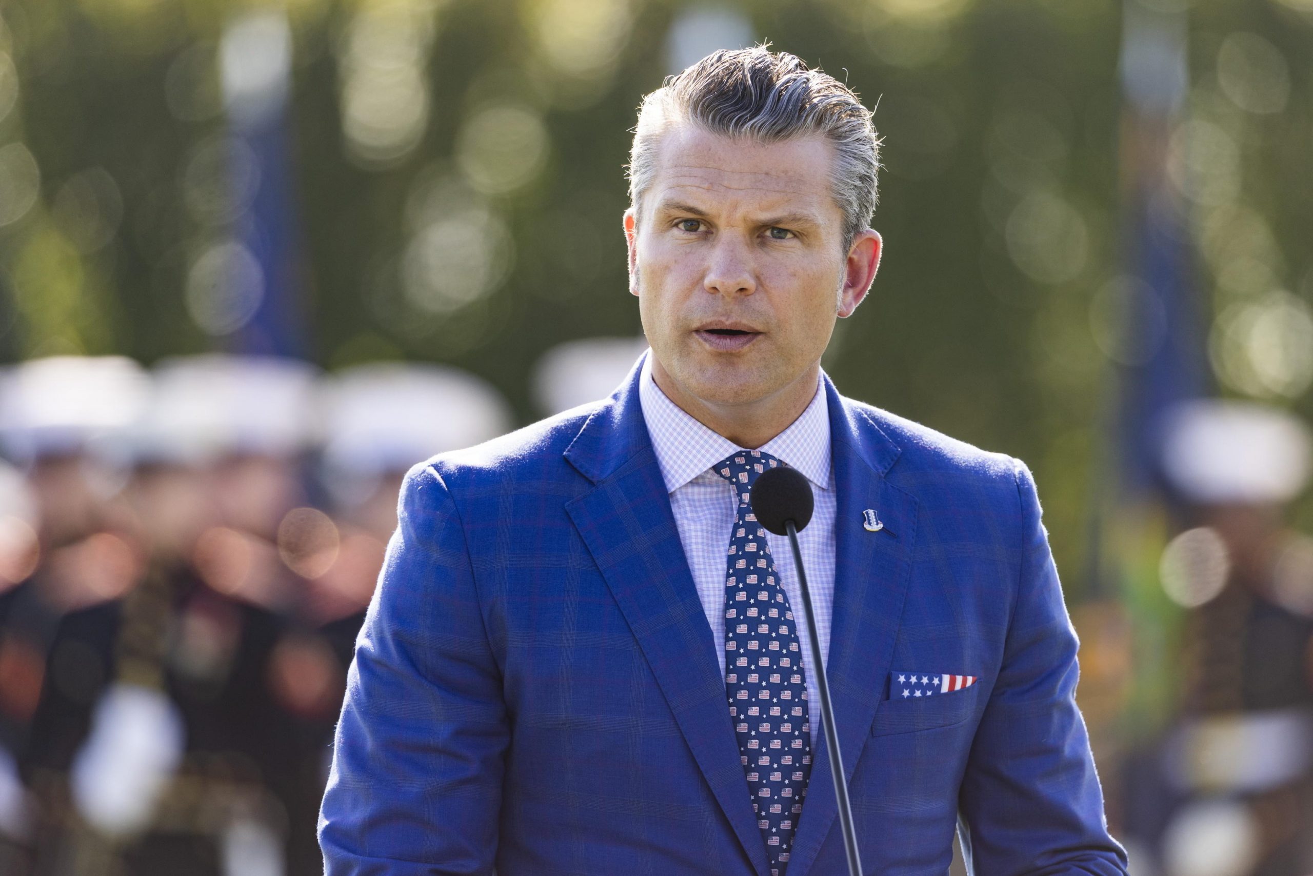 Pentagono, Hegseth mette a dieta i generali grassi e barbuti
