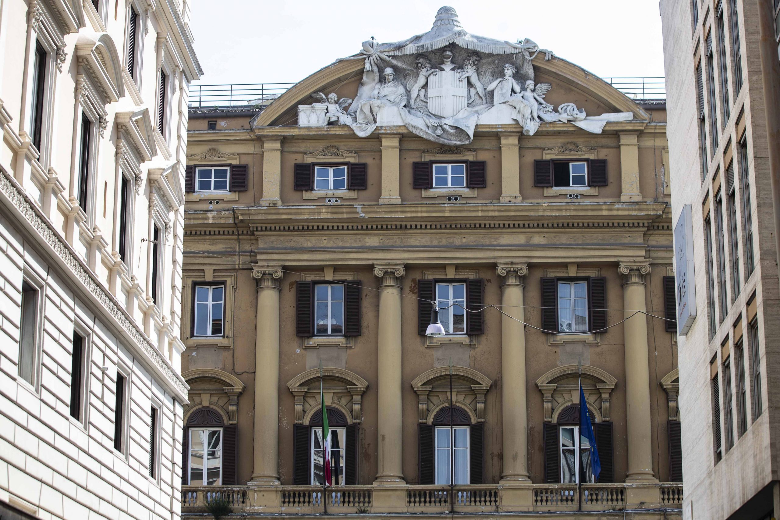 Banche o non banche, il taglio dell’Irpef si farà: ma che fatica