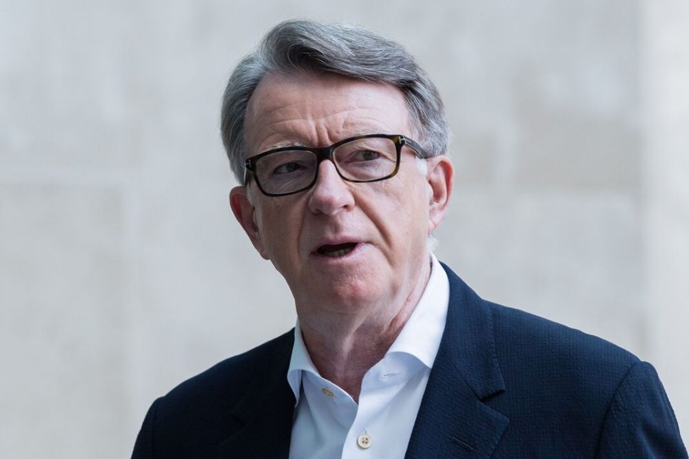 Starmer caccia ambasciatore Gb Mandelson. Definì Epstein “il mio migliore amico”