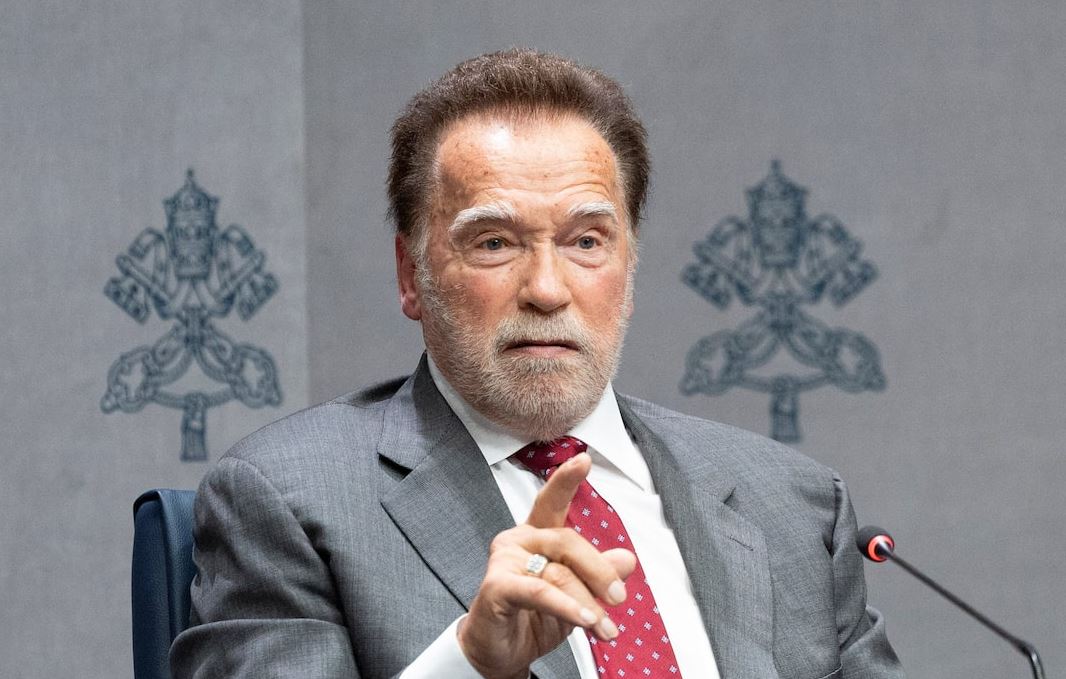 Schwarzenegger al Vaticano: “Il clima non si salva con le scuse”