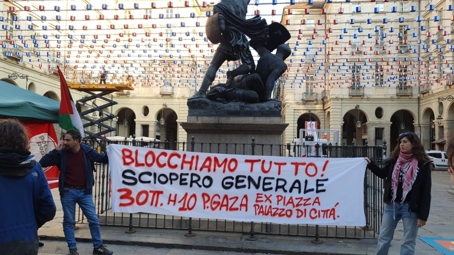 I pro Pal bloccano l’aeroporto di Caselle. Università occupata