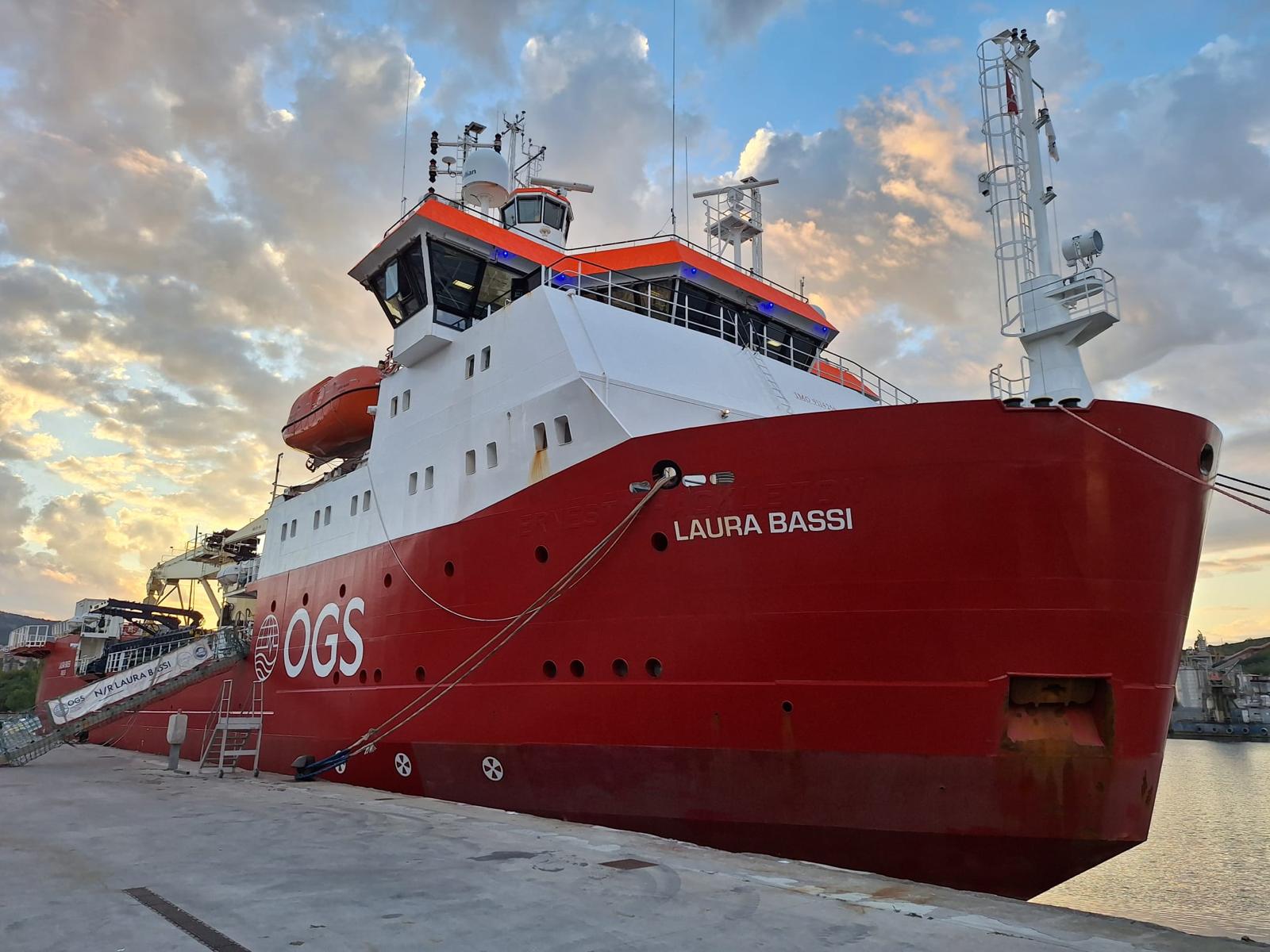 Nave italiana verso l’Antartide con “carote di ghiaccio” delle Alpi