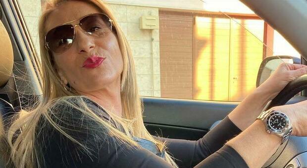 Dolores Dori morta dopo aver sparato in una faida tra rom: caccia al consuocero