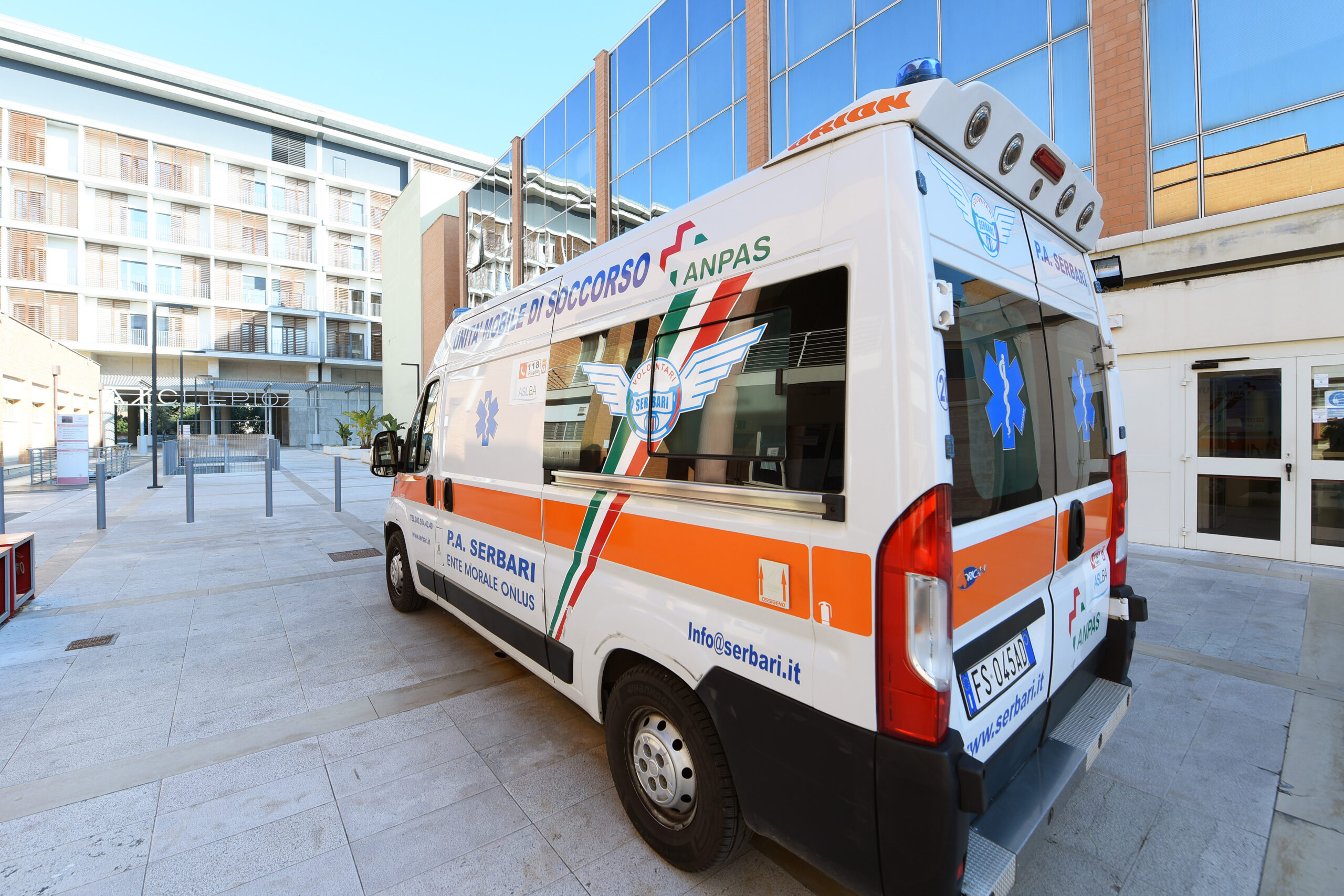 partorisce in casa e tenta di gettare la figlia nel water fermata