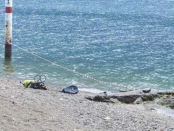 Como, turista americano di 52 anni cade nel lago e muore - L'Identità