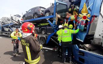 Maxi incidente sull'autostrada A1, due morti in uno scontro tra 4 tir e ...