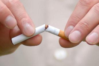 Maldive, primo divieto generazionale sul fumo: rivoluzione nella lotta al tabagismo Maldive, primo divieto generazionale sul fumo: rivoluzione nella lotta al tabagismo