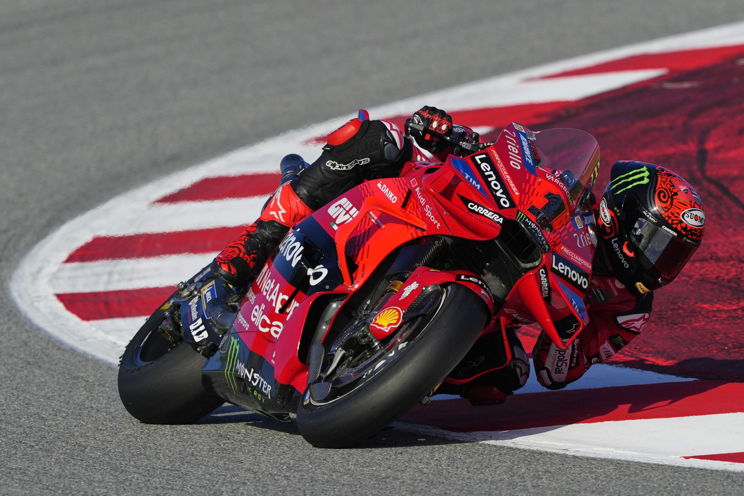 Bagnaia accorcia su Martin. Domani si decide il Motomondiale