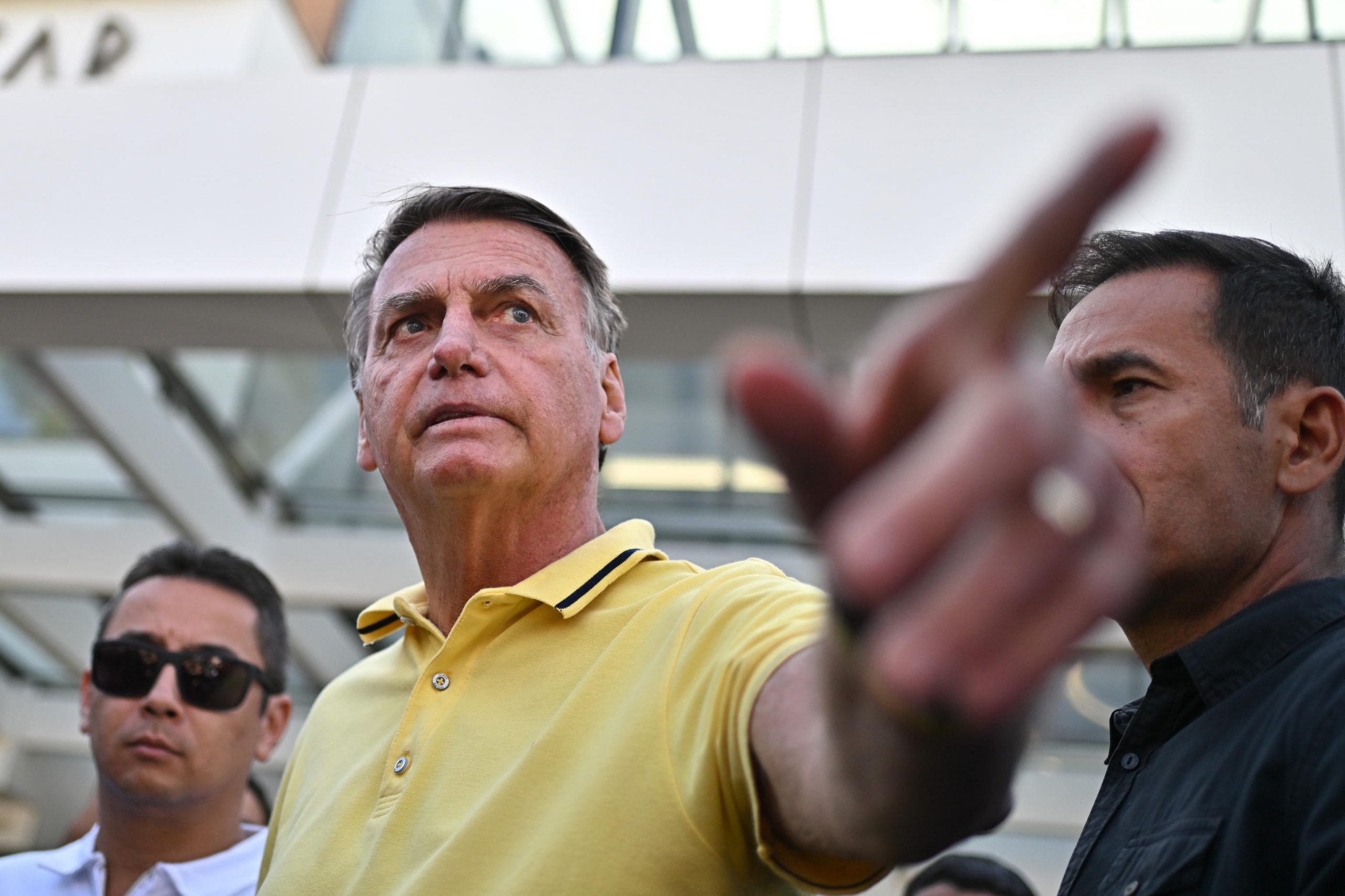 Brasile, Bolsonaro arrestato: aveva danneggiato la cavigliera elettronica