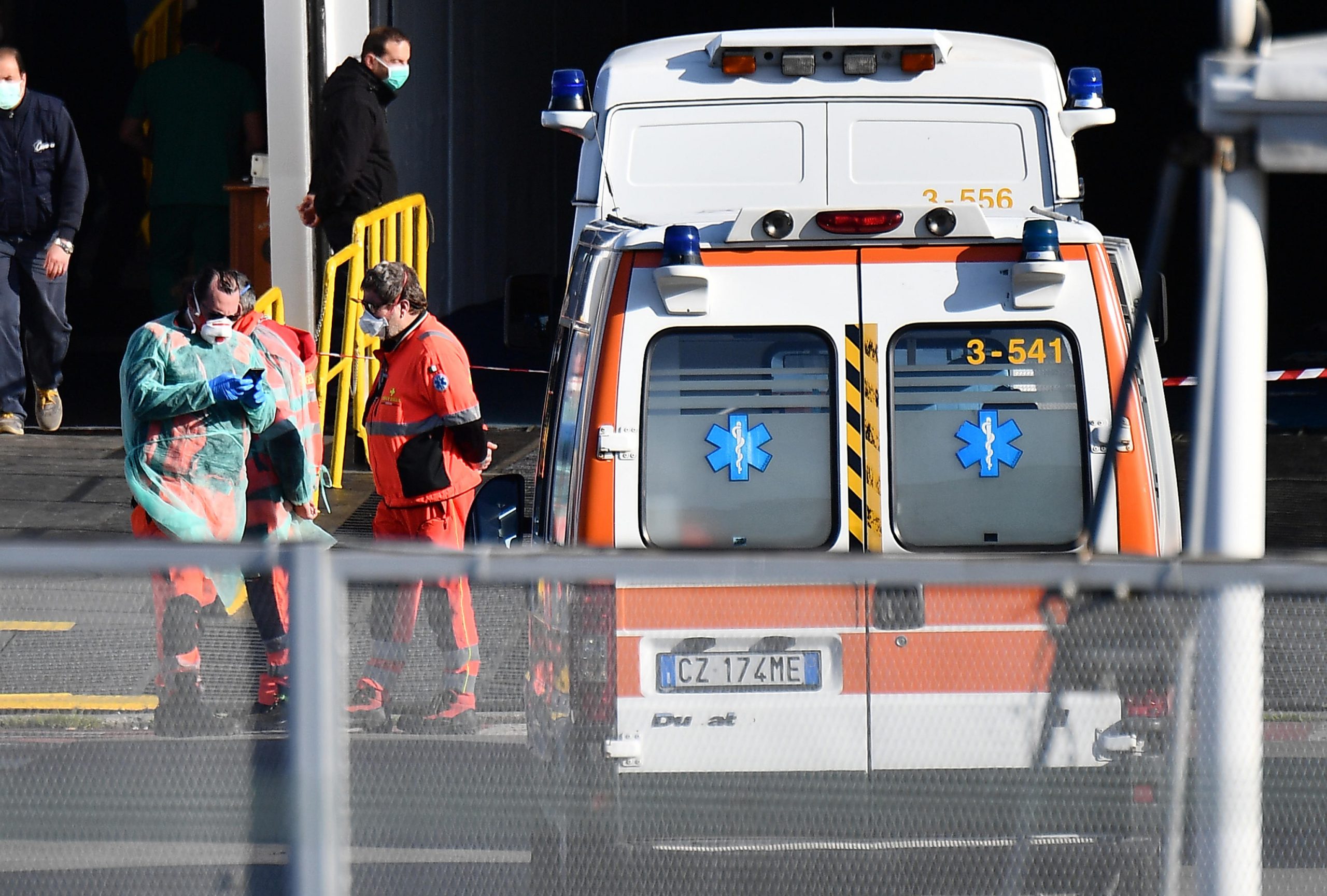 Ambulanza travolge un 12enne a Genova: grave al Gaslini