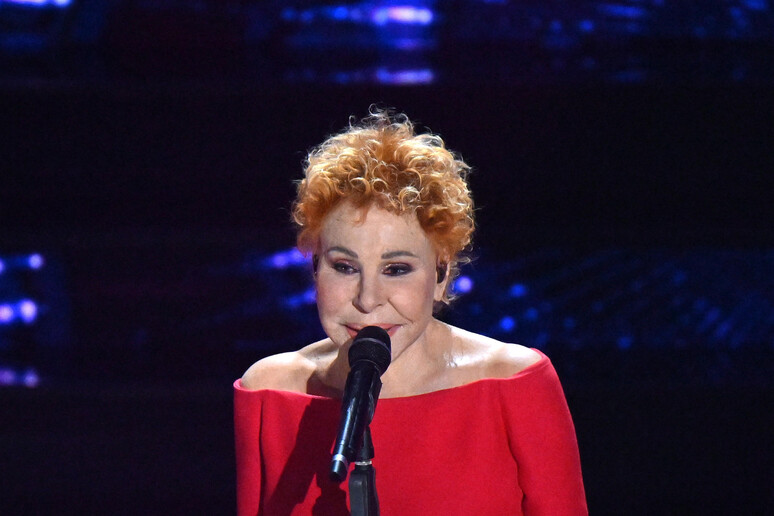 È morta Ornella Vanoni, la cantante si è spenta a 91 anni