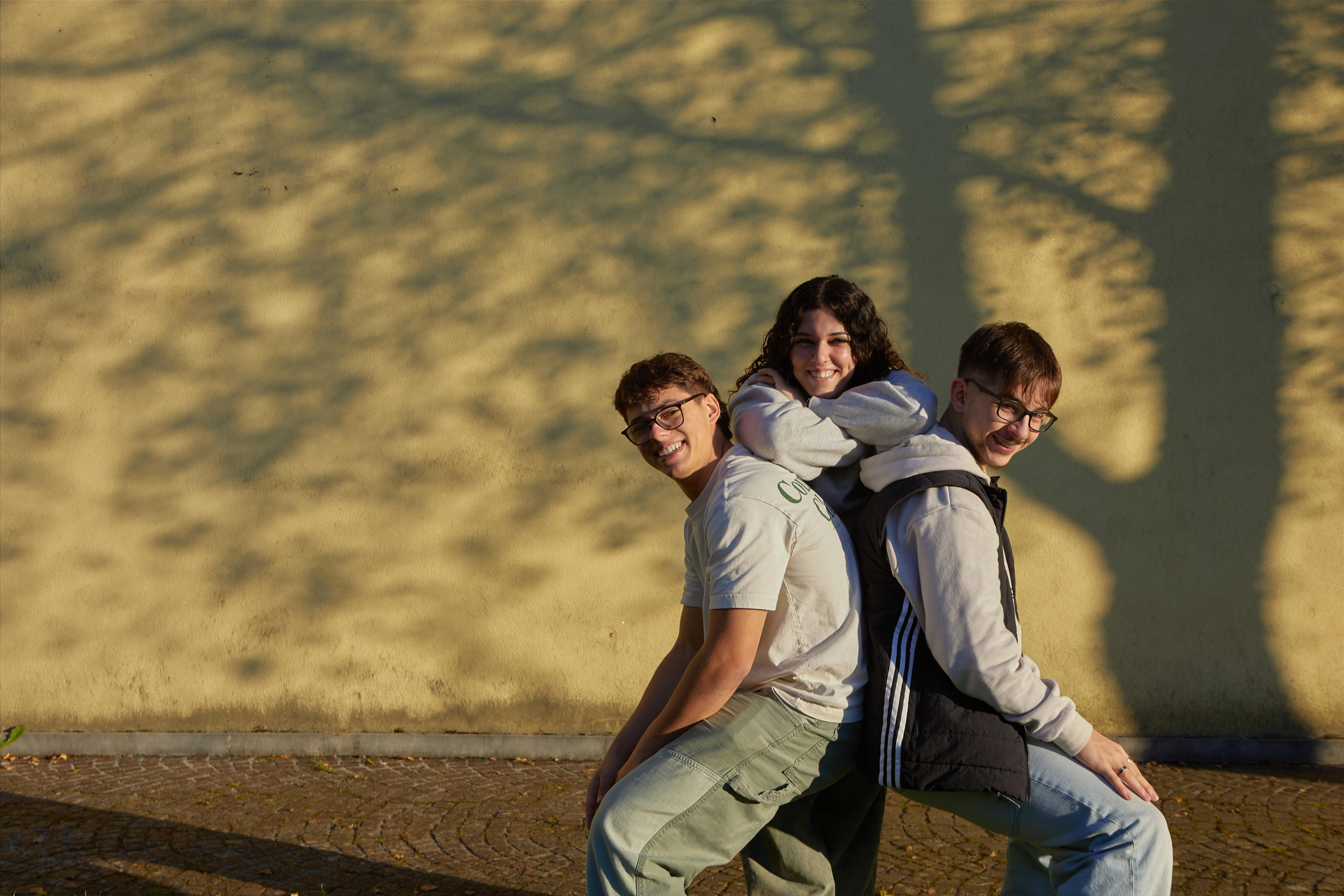 Adolescenti isolati: contro il disagio l’intelligenza artificiale e gli psicofarmaci senza ricetta