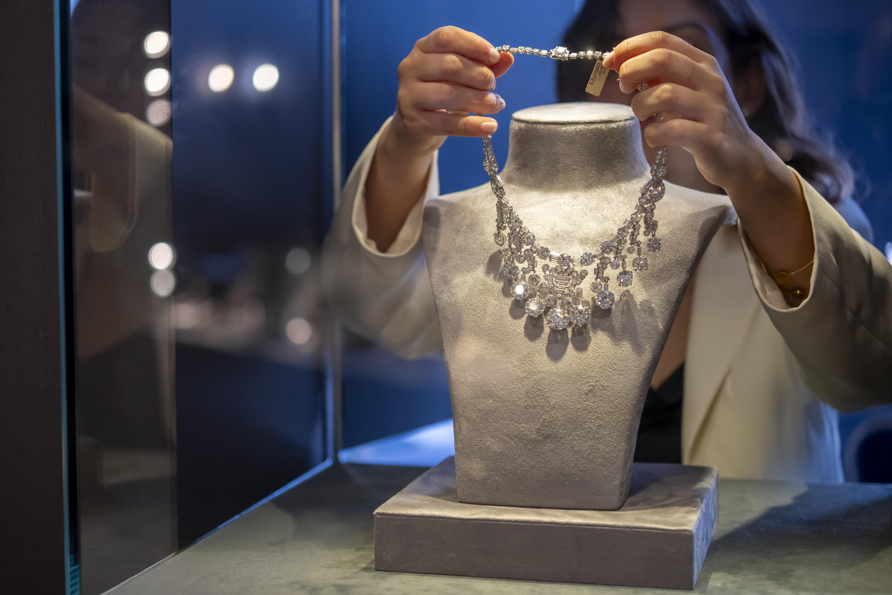 Cartier e il Mito: la mostra ai Musei Capitolini tra gioielli e antichità