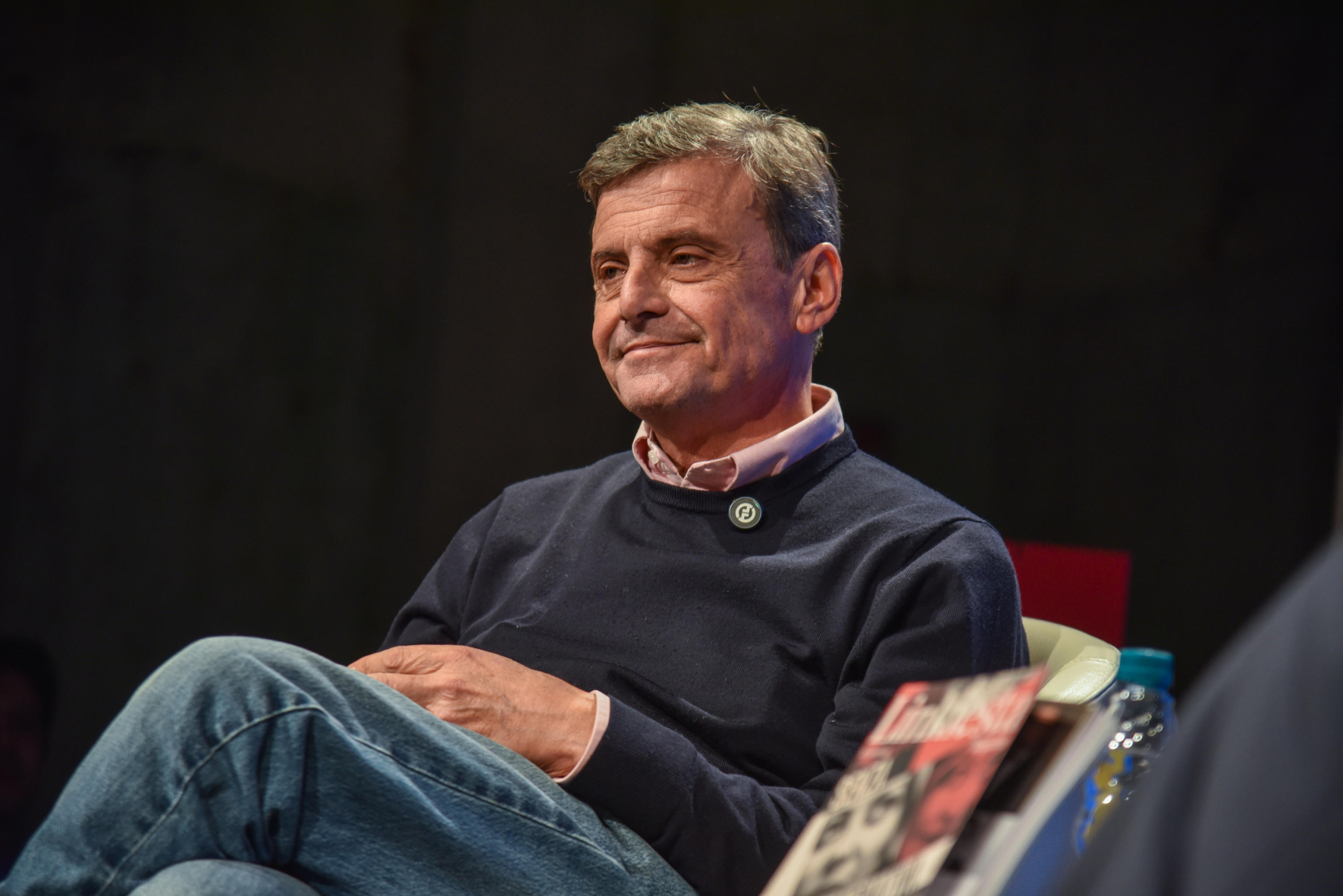 pagelle di governo calenda col gessetto ma senza banco