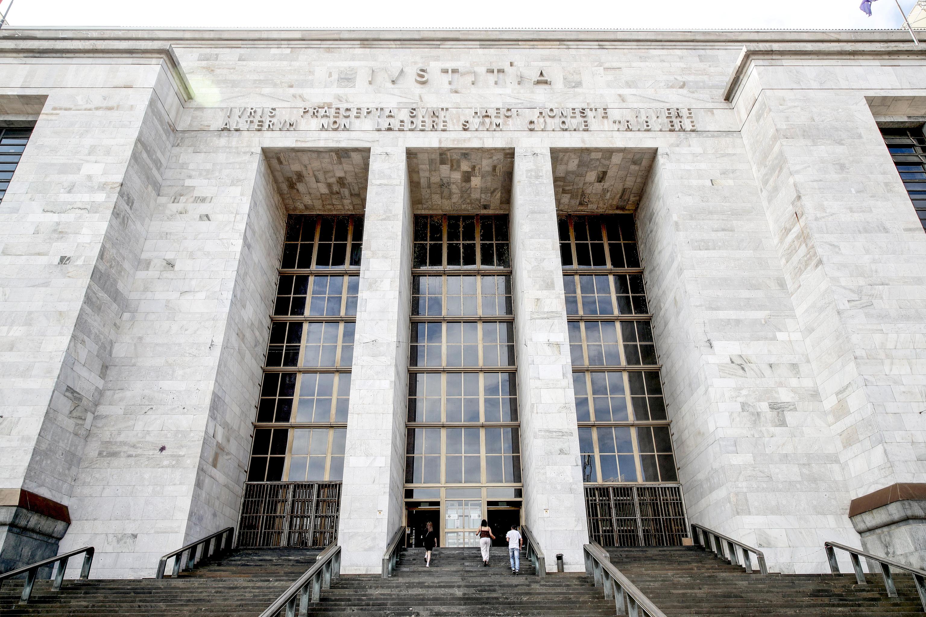 Caporalato alla Tod’s, operai pagati 2,75 euro l’ora: la nuova schiavitù