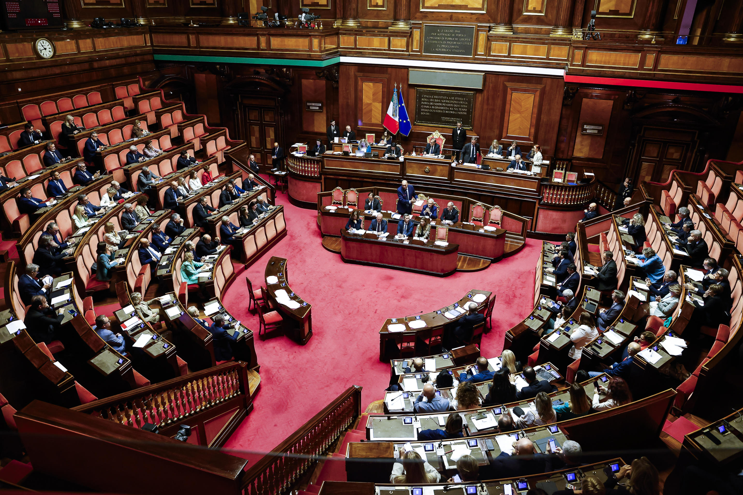 canone rai oro e banche la scommessa degli emendamenti