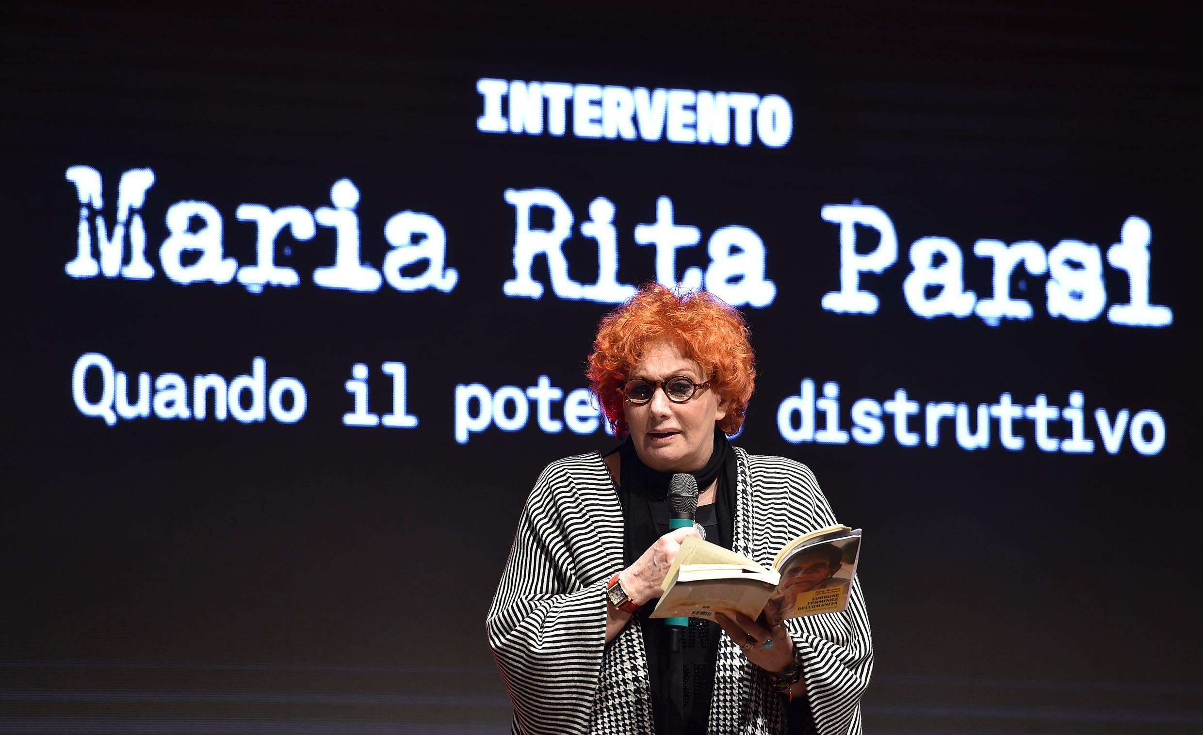 Maria Rita Parsi: “Invece di andare sulla Luna, torniamo in famiglia”