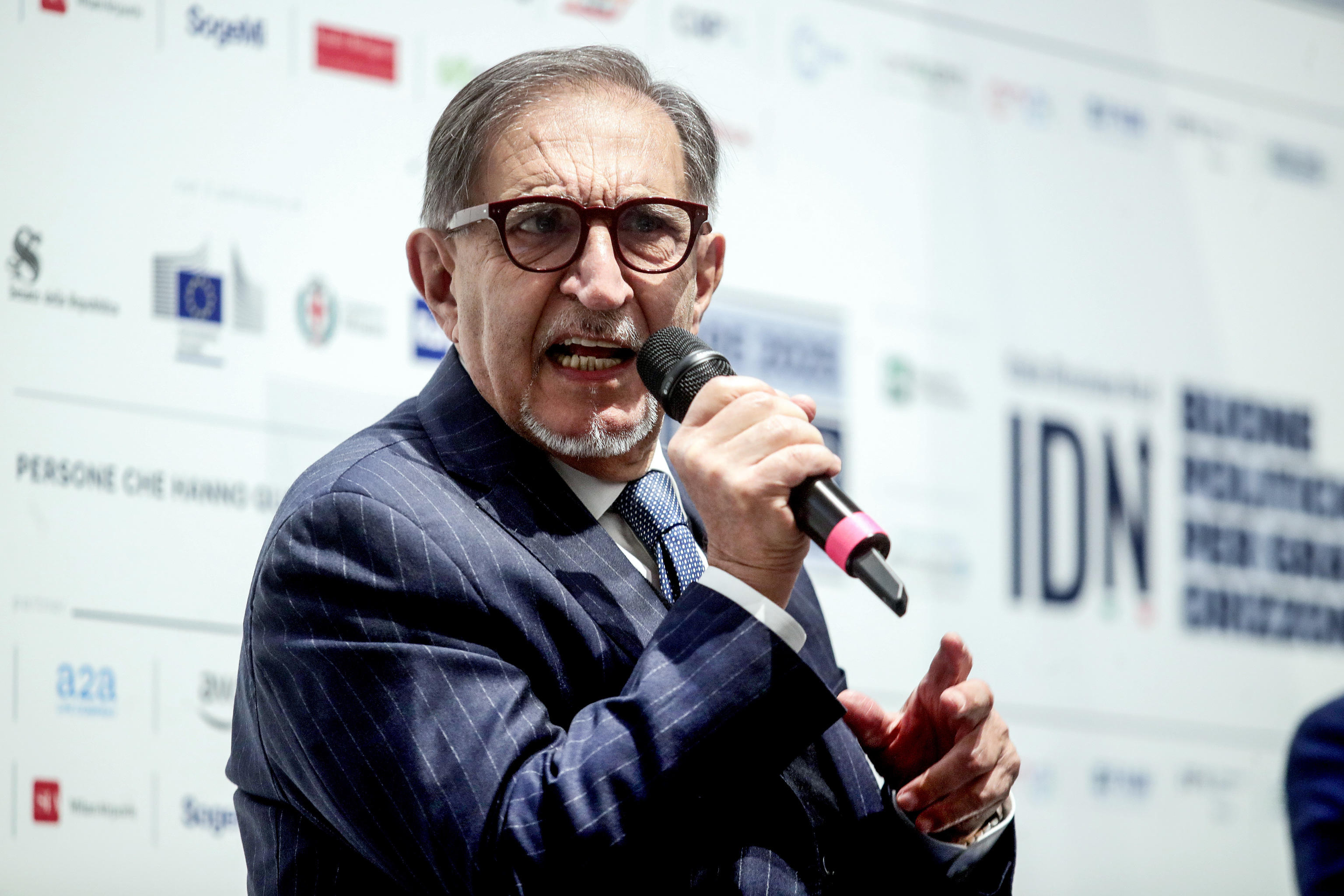 La Russa su Garofani: “Meglio che lasci”. Ma non chiede le dimissioni