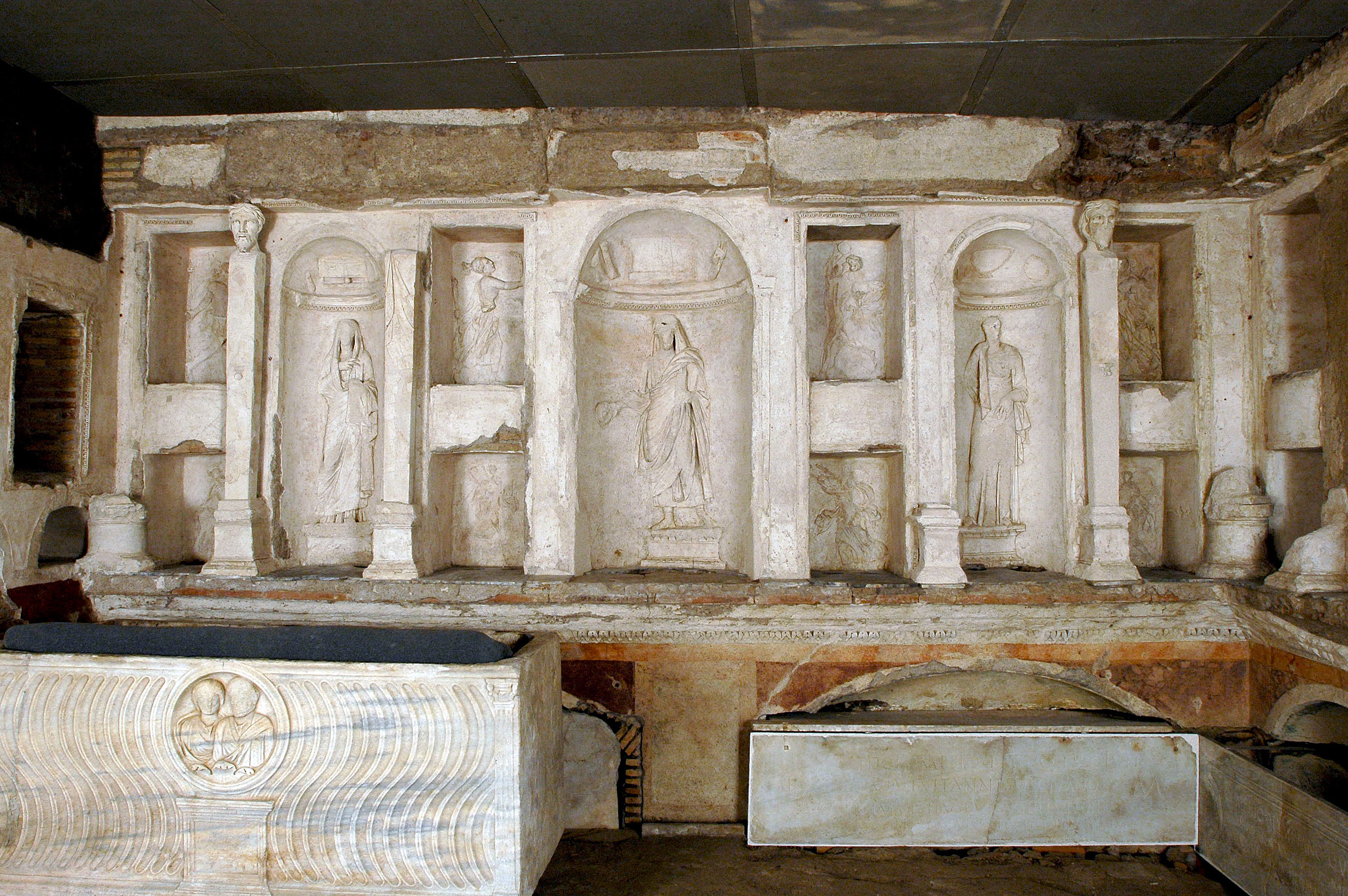 scoperto un murale nella necropoli in vaticano