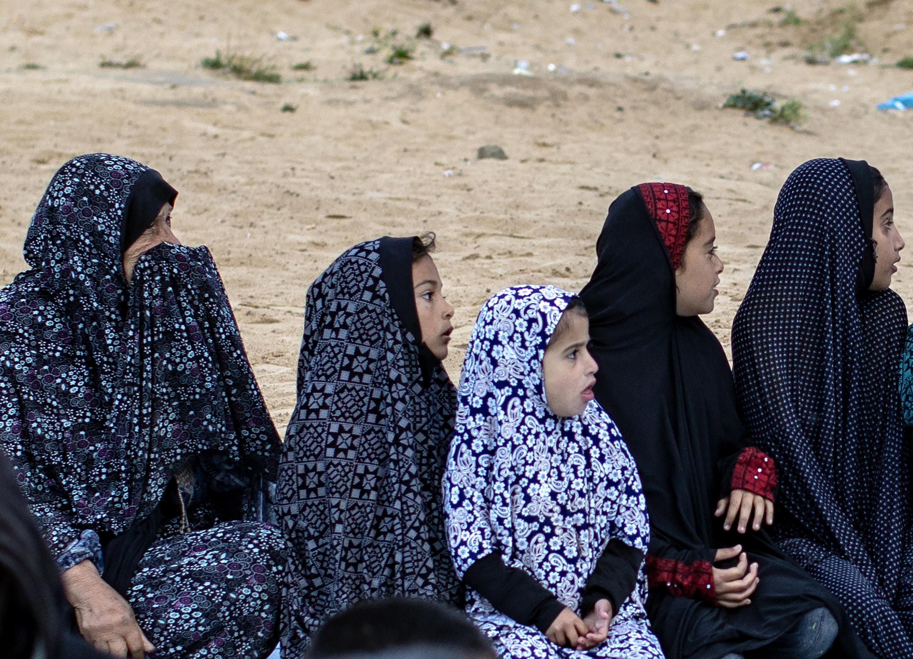 Le donne dimenticate di Gaza: tra violenze, rovine e inondazioni