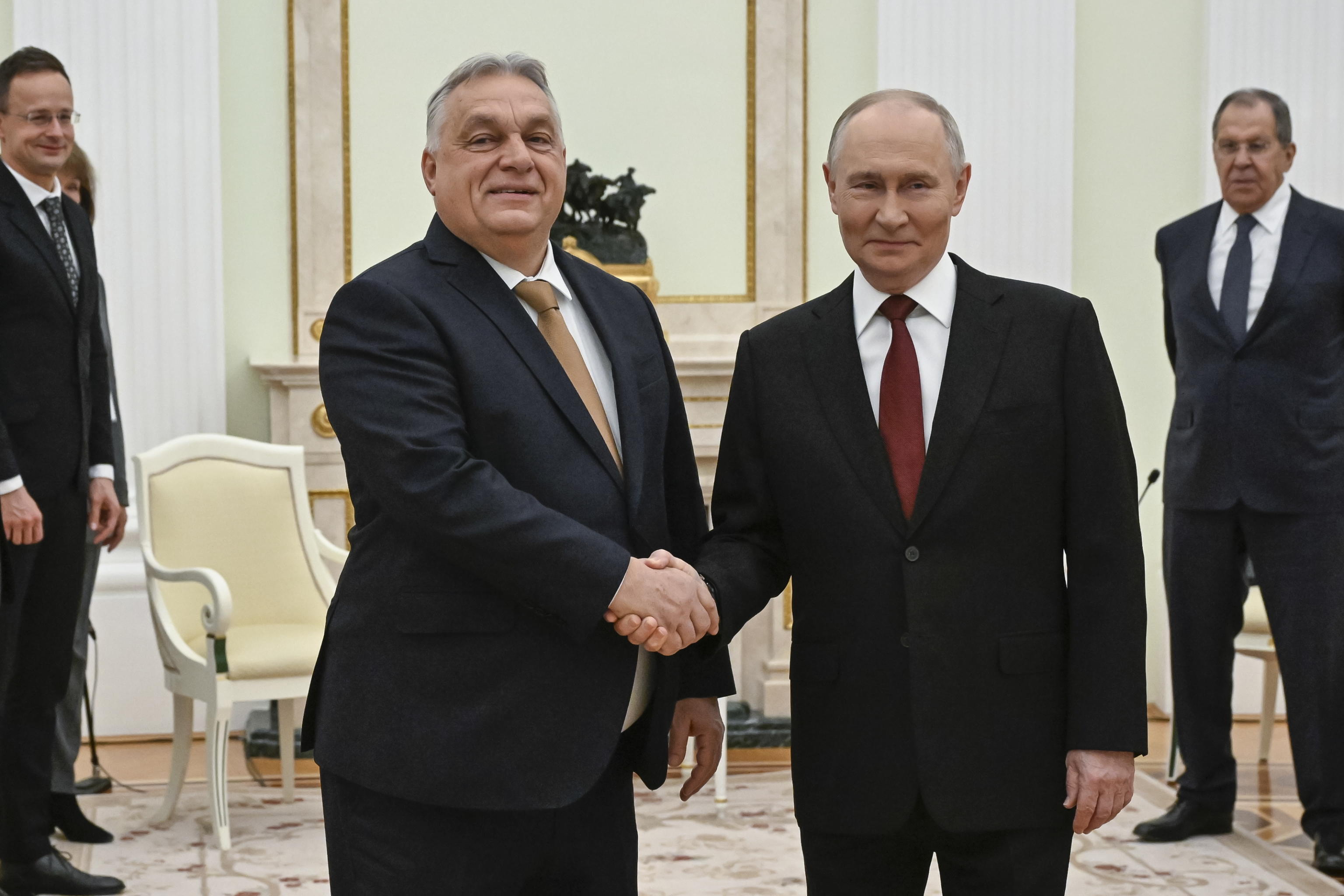 Putin accetta l’ospitalità di Orban per il vertice con gli Stati Uniti. Yermak alla fine getta la spugna