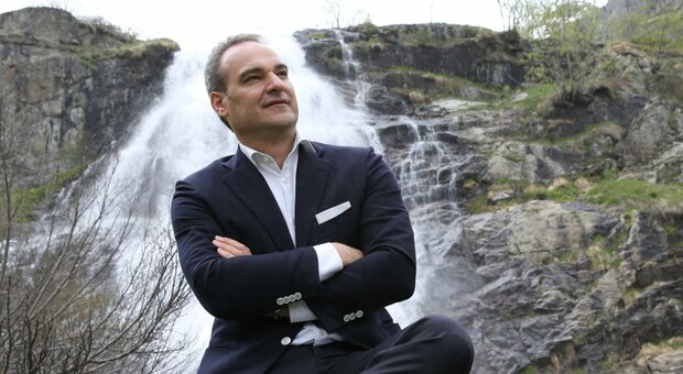 Una folla commossa per l’addio ad Alberto Bertone Una folla commossa per l’addio ad Alberto Bertone