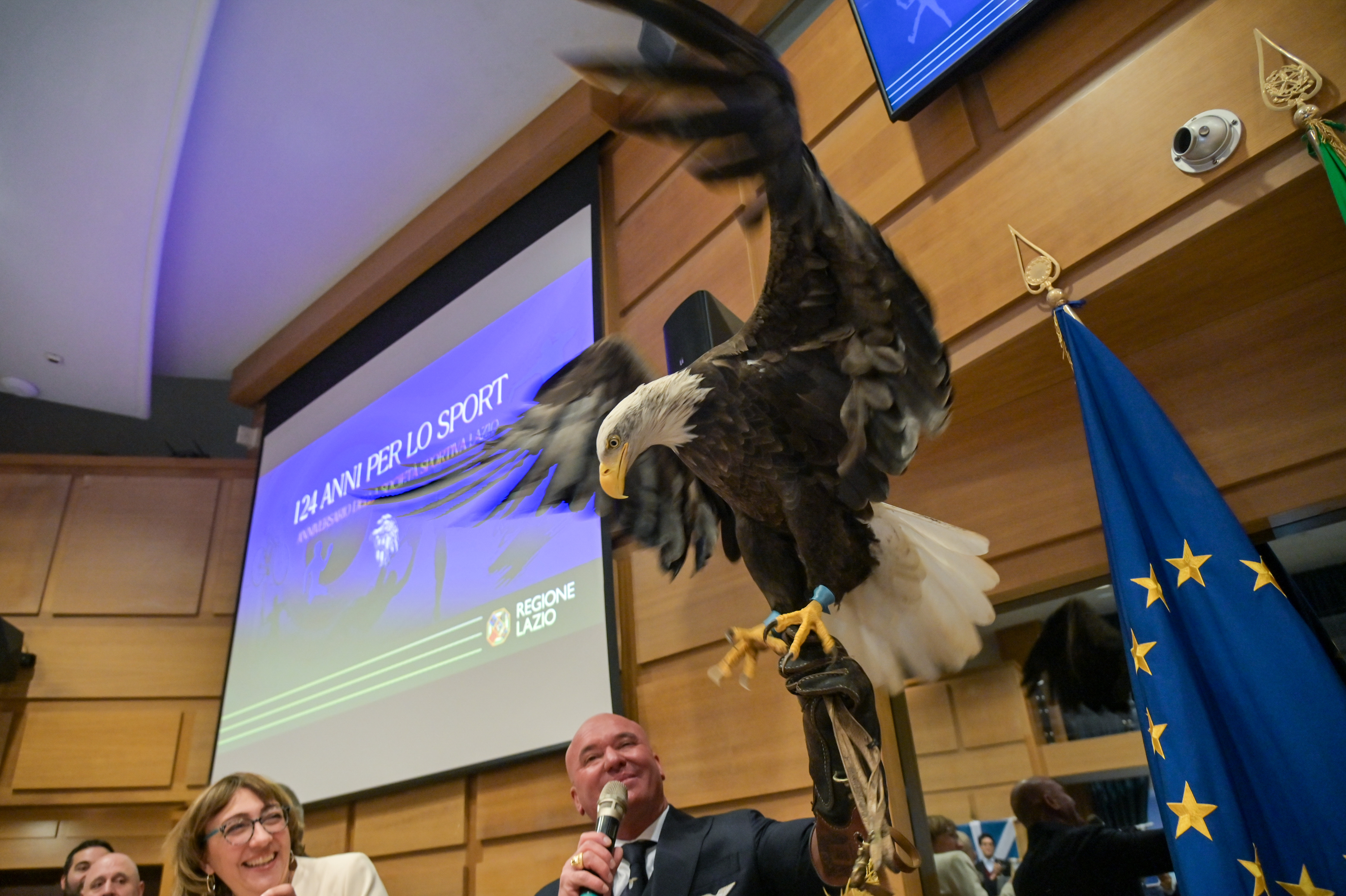 l8217aquila il pene e il saluto romano la vita complicata dei falconieri della lazio