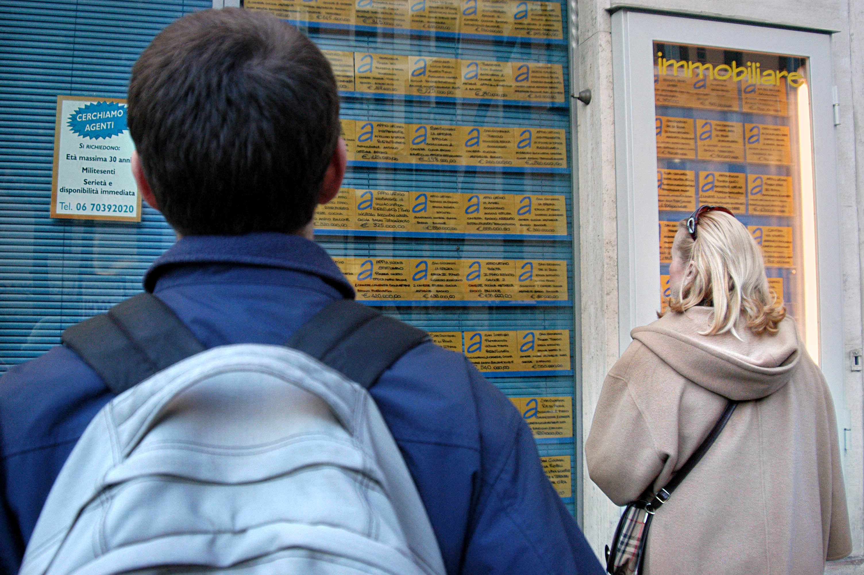 “Cercasi casa”: la ricerca di un’abitazione fa “impazzire”