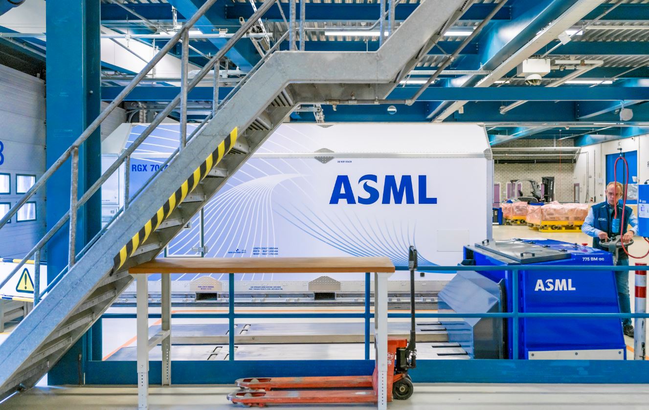 ASML, la società olandese che guida la corsa all’IA ASML, la società olandese che guida la corsa all’IA