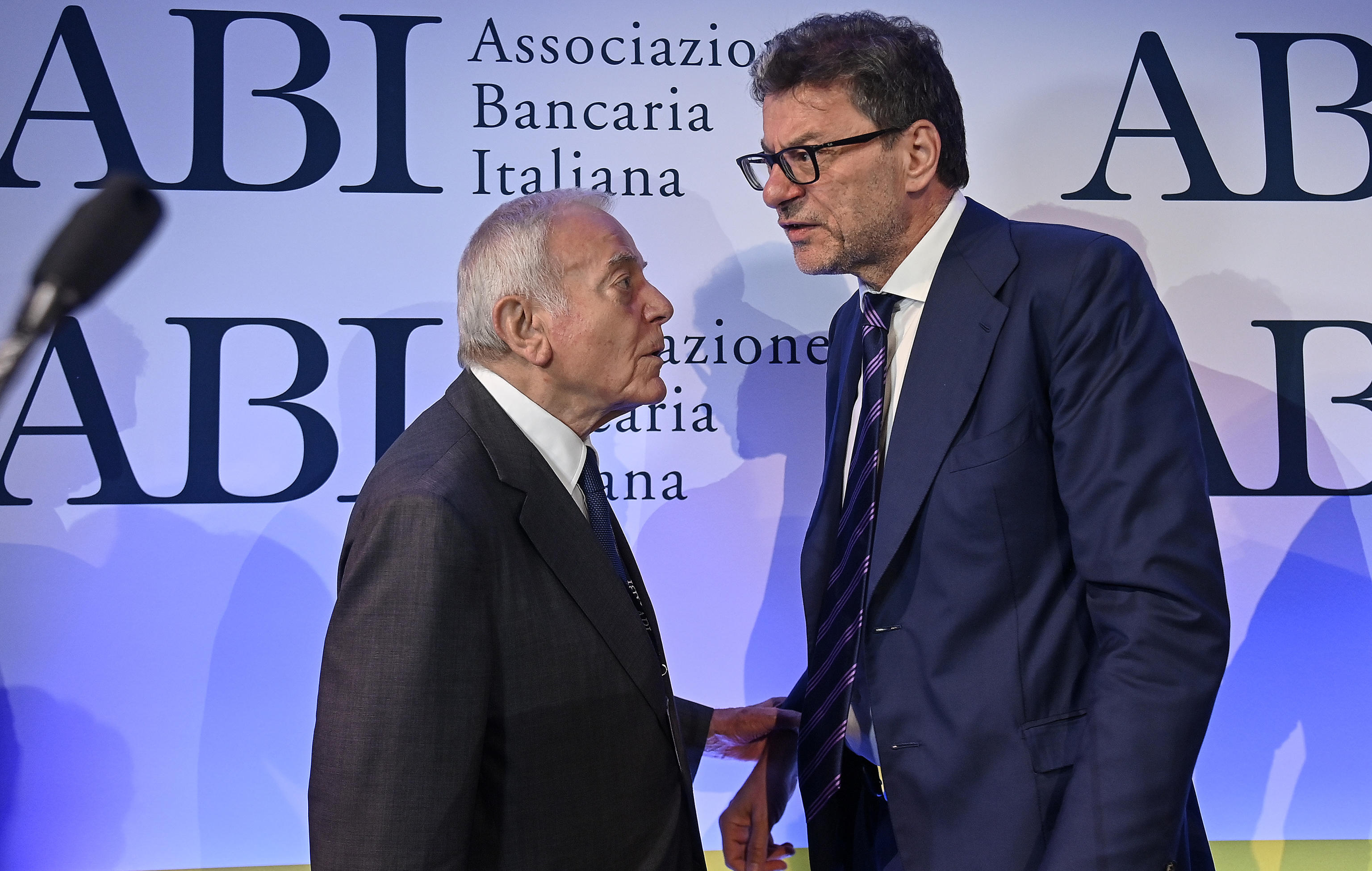 C’è l’accordo governo banche, sprint alla manovra