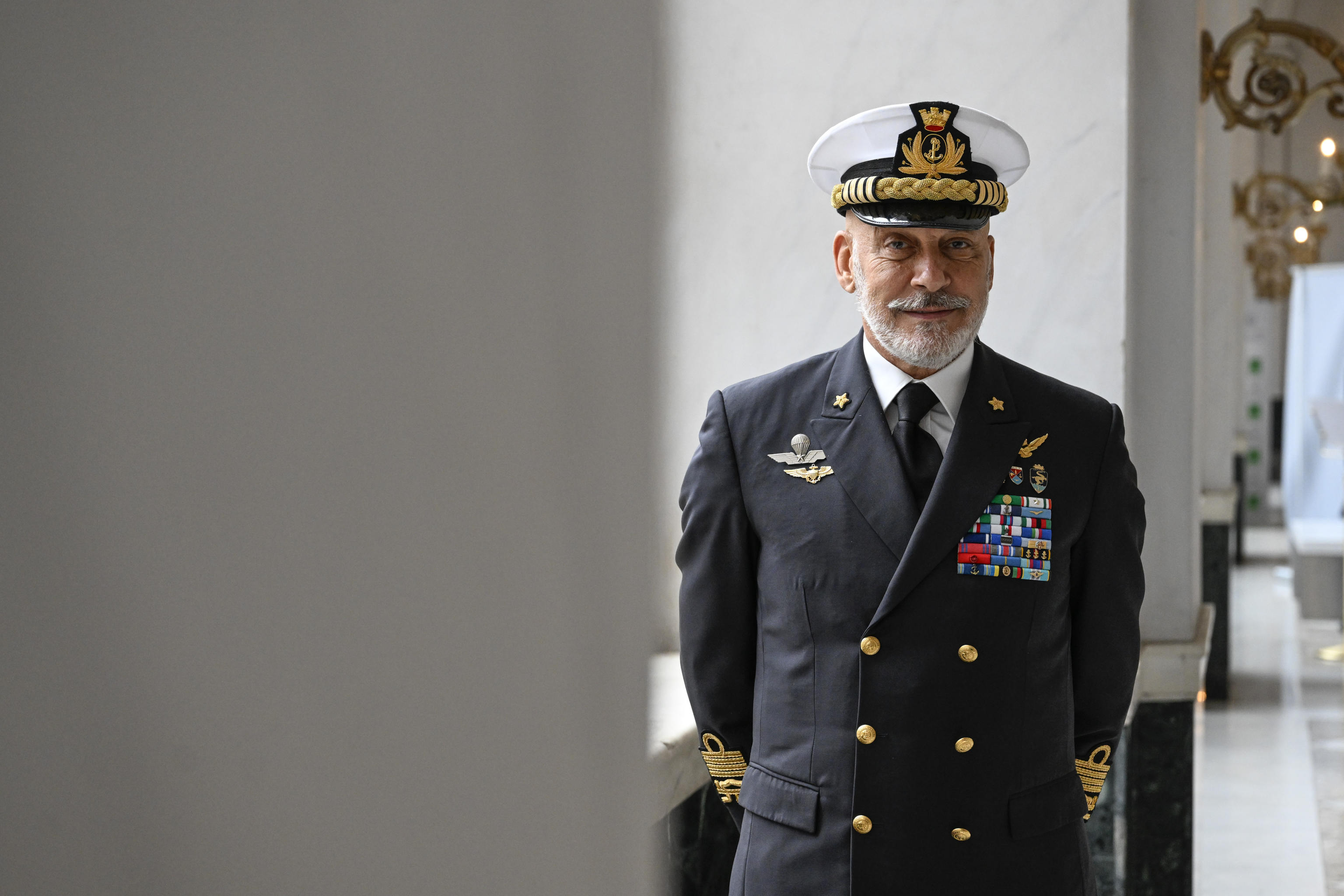 L’ammiraglio incendia, il Governo spegne: gelo su Cavo Dragone