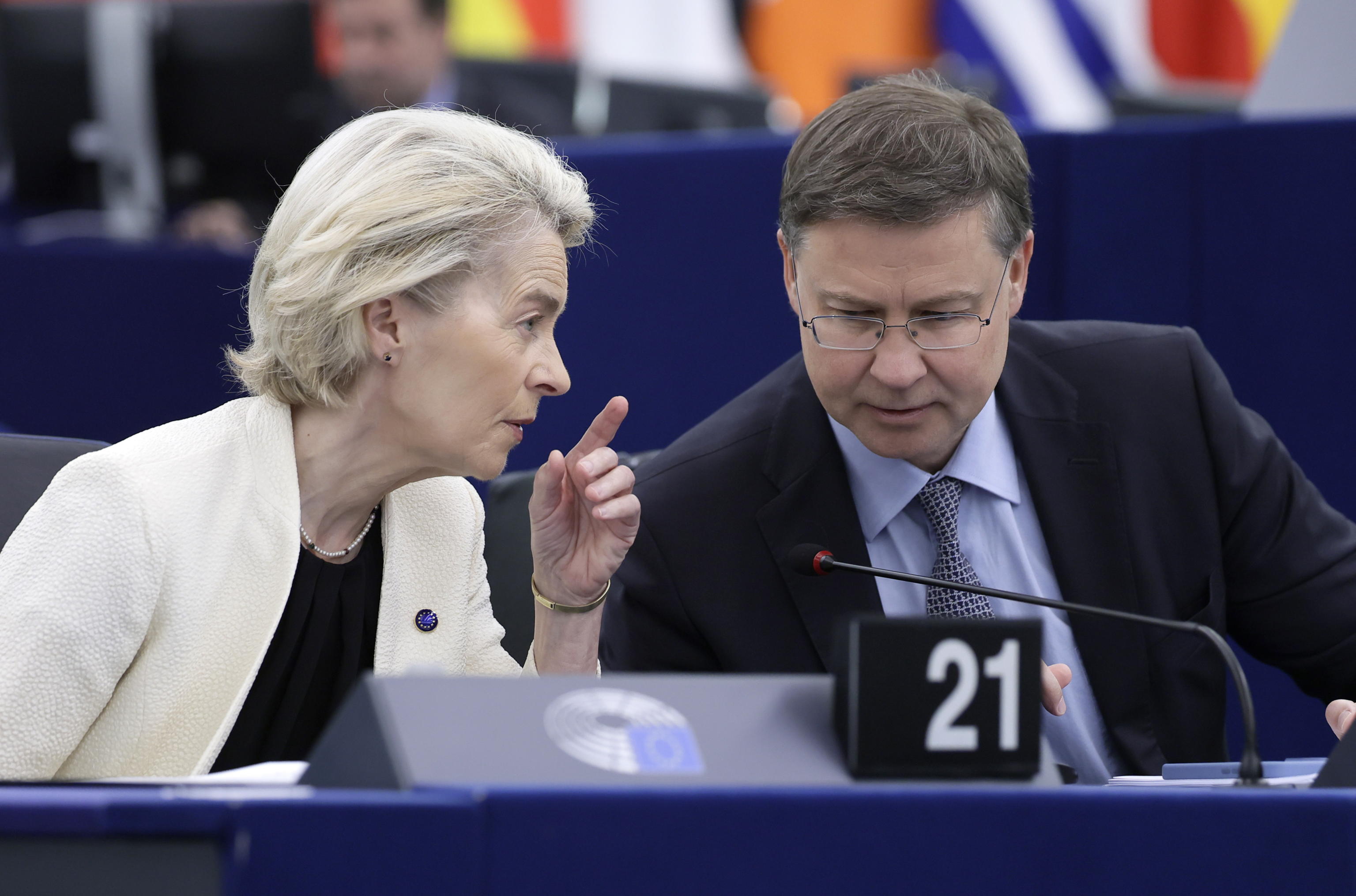 L’Ue copre d’oro Kiev per costringere Putin alla pace e intanto chiude il gas